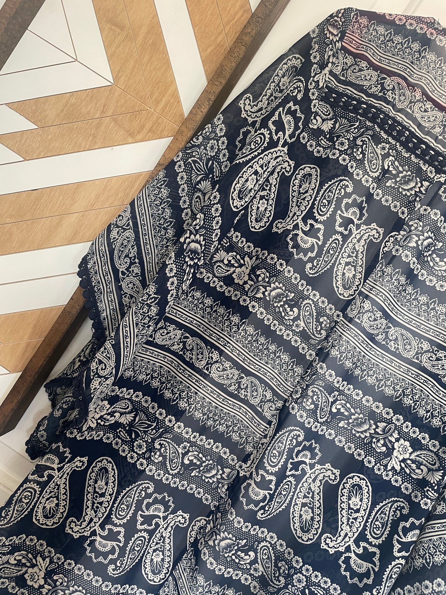 Women’s Small Charlotte Russe Navy Blue and White Paisley Sheer Kimono Duster