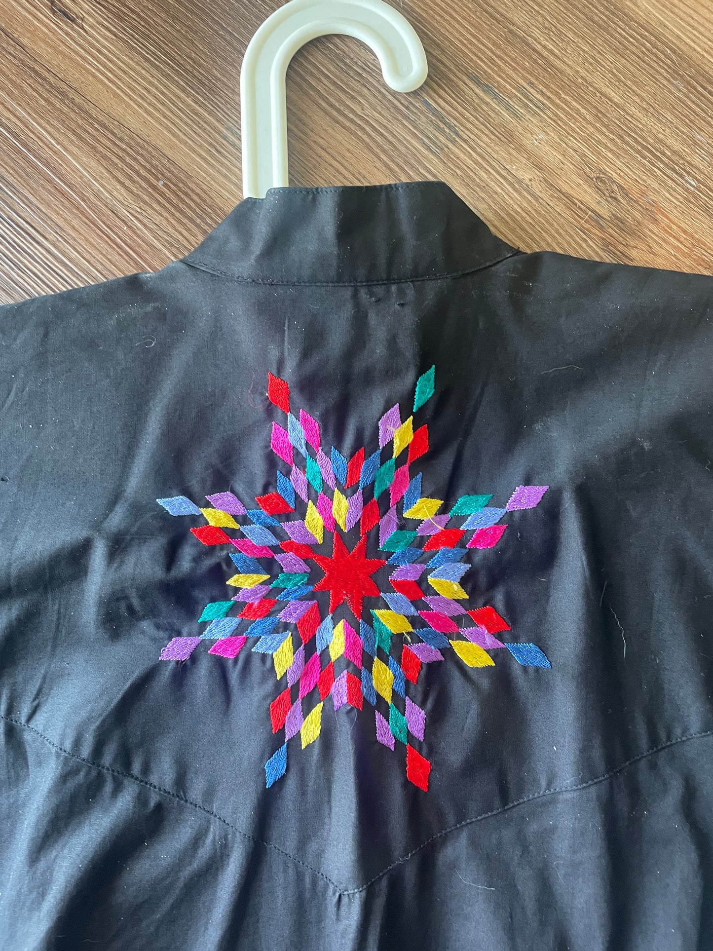 Women’s Medium Vintage Southwest Designs Black and Rainbow Sunburst Western Button-up