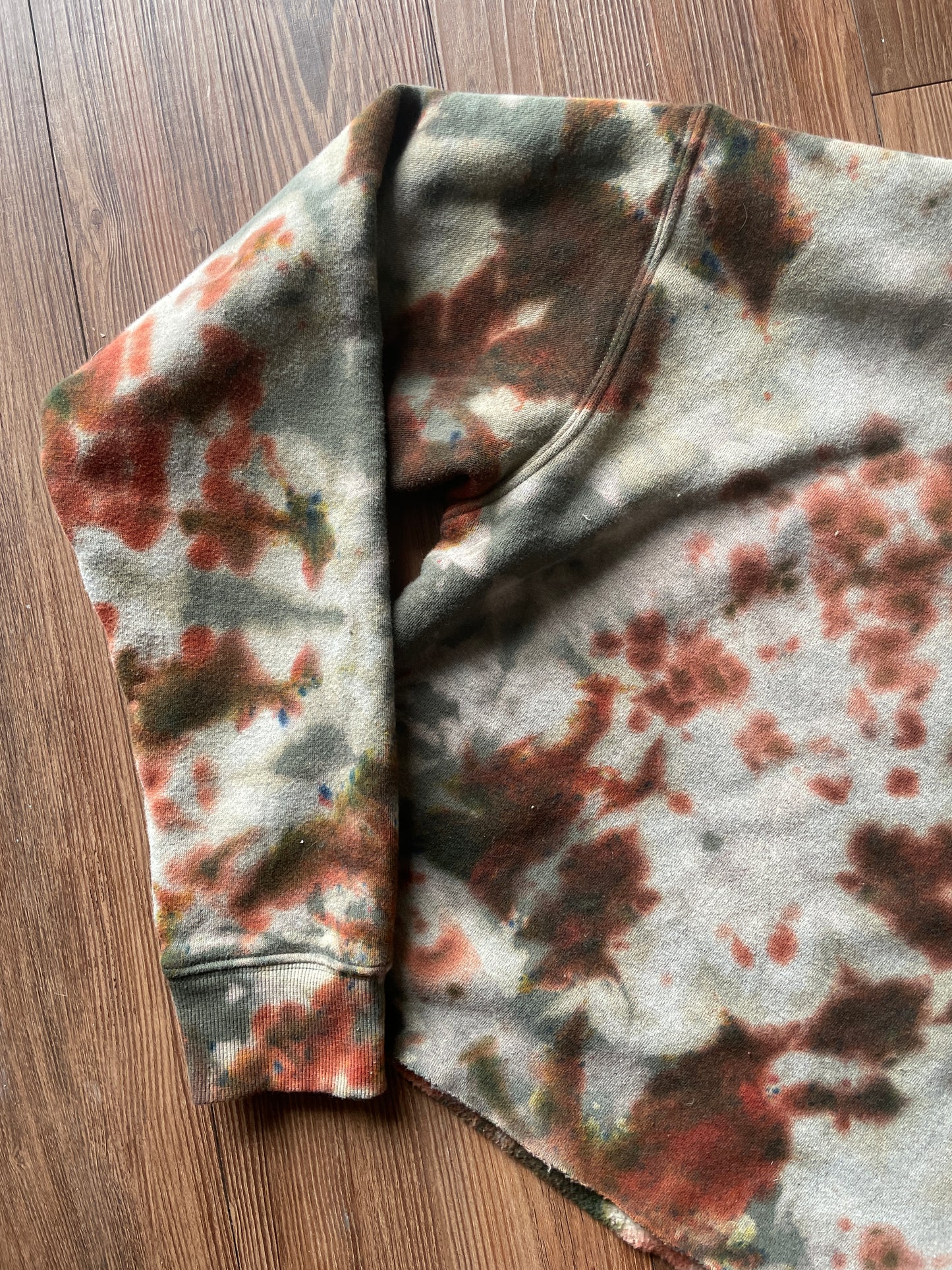 MEDIUM Women’s Olive Green Wild Fable Handmade Tie Dye Cropped Sweatshirt | Green and Orange Earth Tones Long Sleeve Hoodie