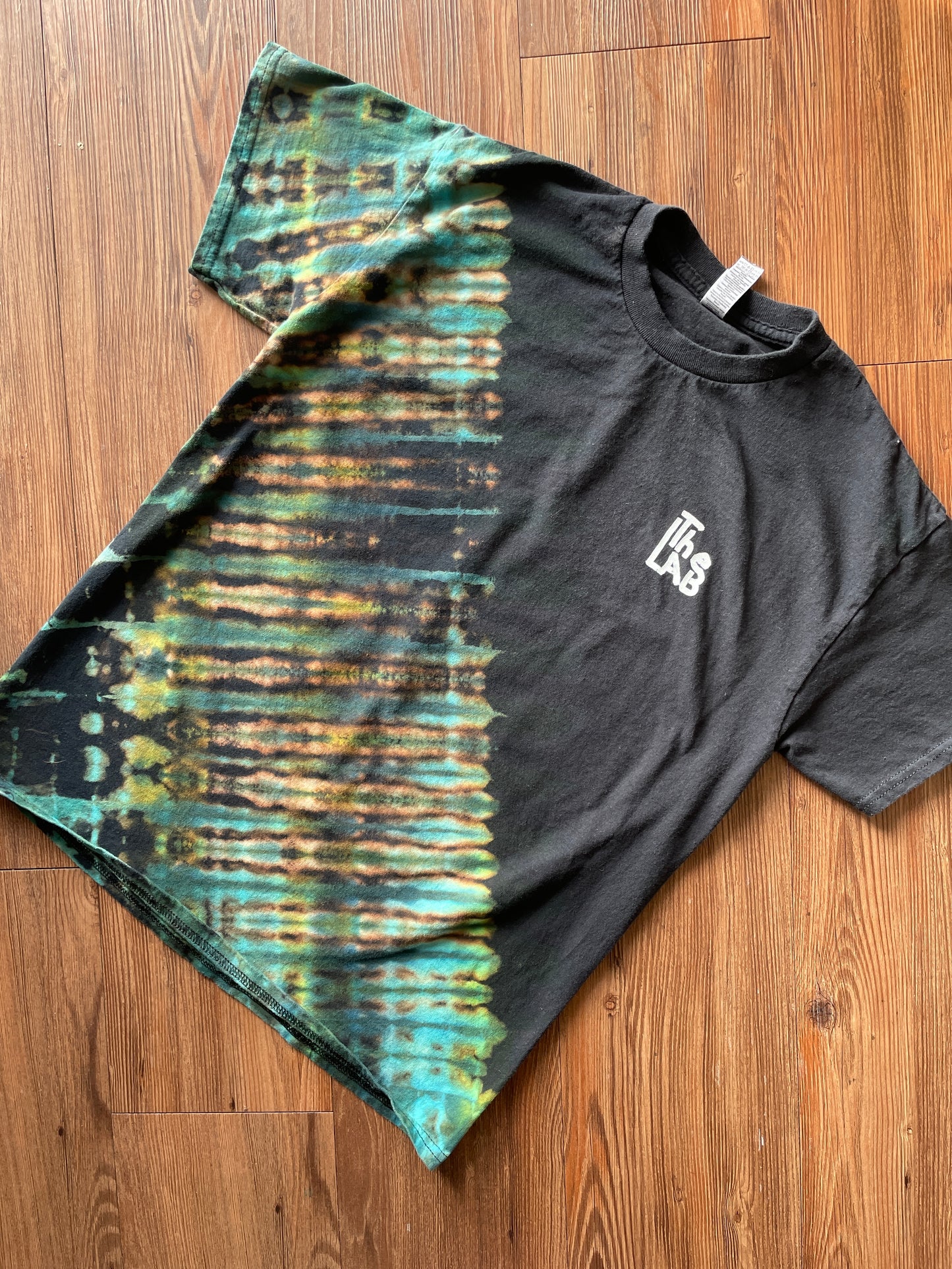 Medium Men’s The Lab Project Handmade Reverse Tie Dye T-Shirt | Black and Blue Pleated Tie Dye Short Sleeve