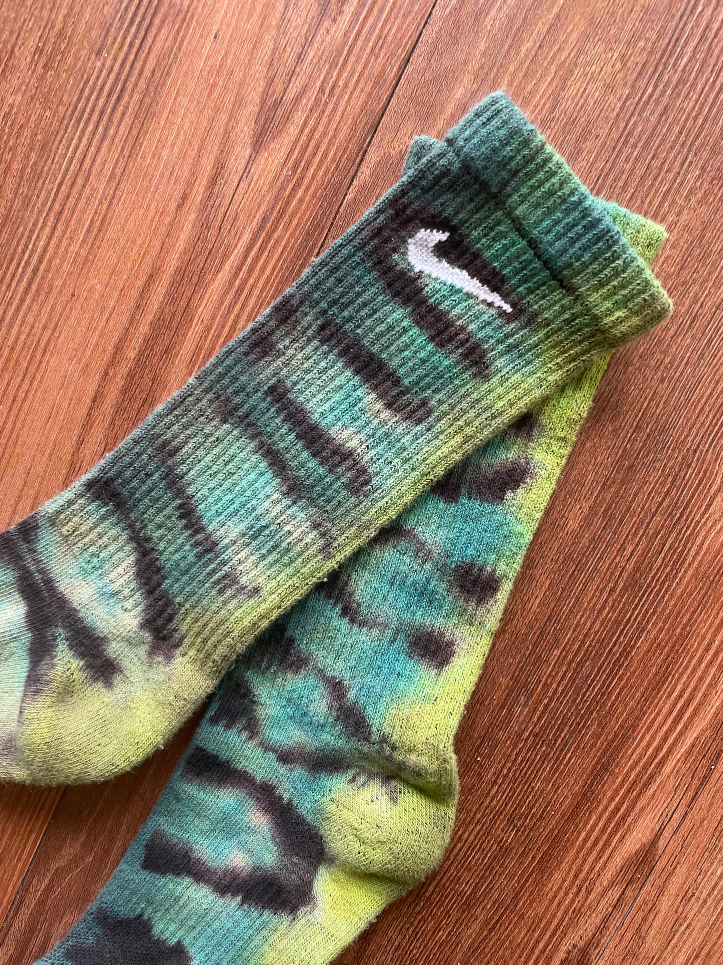 Bright Green, Blue, and Black Reverse Tie Dye Nike Dri-FIT Training Socks - Size Medium (Men's 6-8/Women's 7-10)