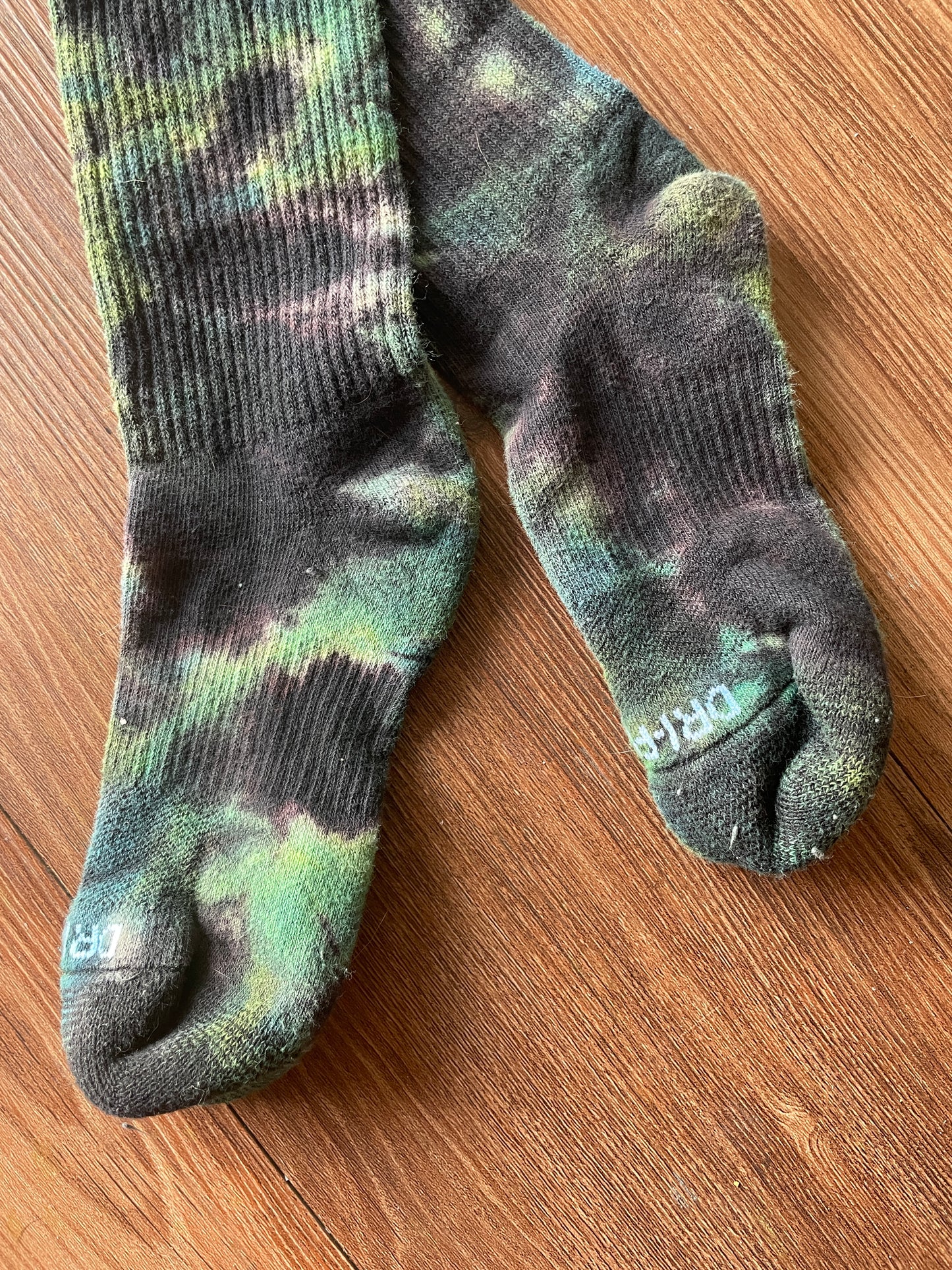 Green and Black Reverse Tie Dye Nike Dri-FIT Training Socks - Size Medium (Men's 6-8/Women's 7-10)