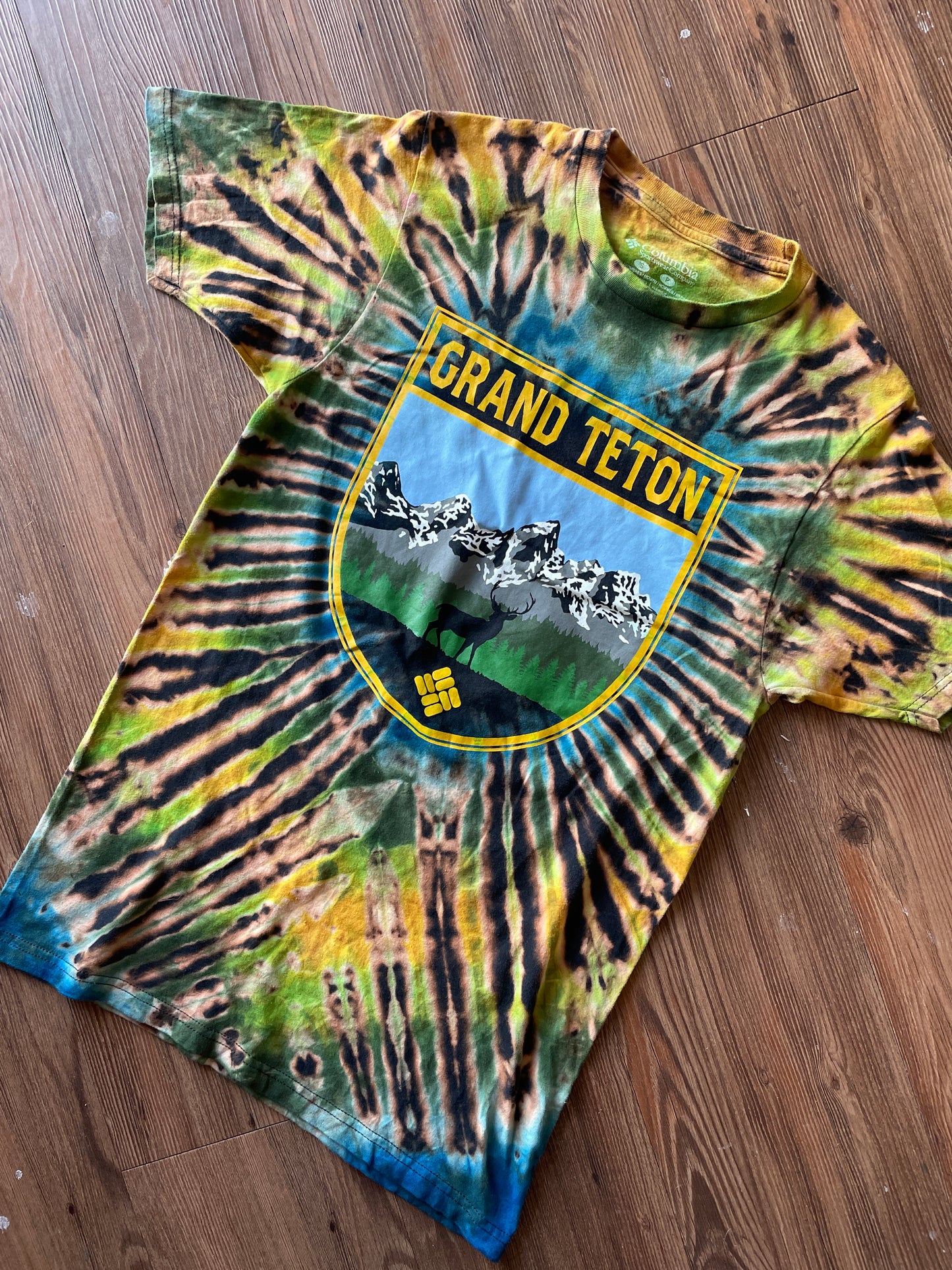 SMALL Men’s Grand Teton Wyoming Deer T-Shirt | Black and Green Columbia Handmade Reverse Tie Dye Short Sleeve