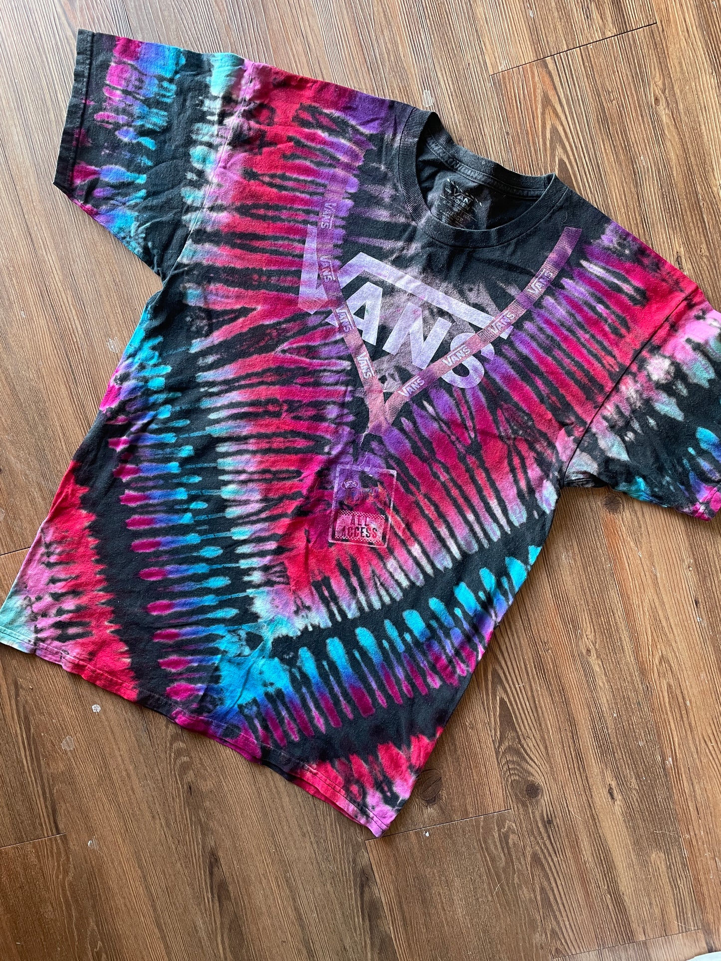 LARGE Men’s 2016 Van’s Warped Tour Tie Dye T-Shirt | Off The Wall All Access Pass Reverse Tie Dye Short Sleeve