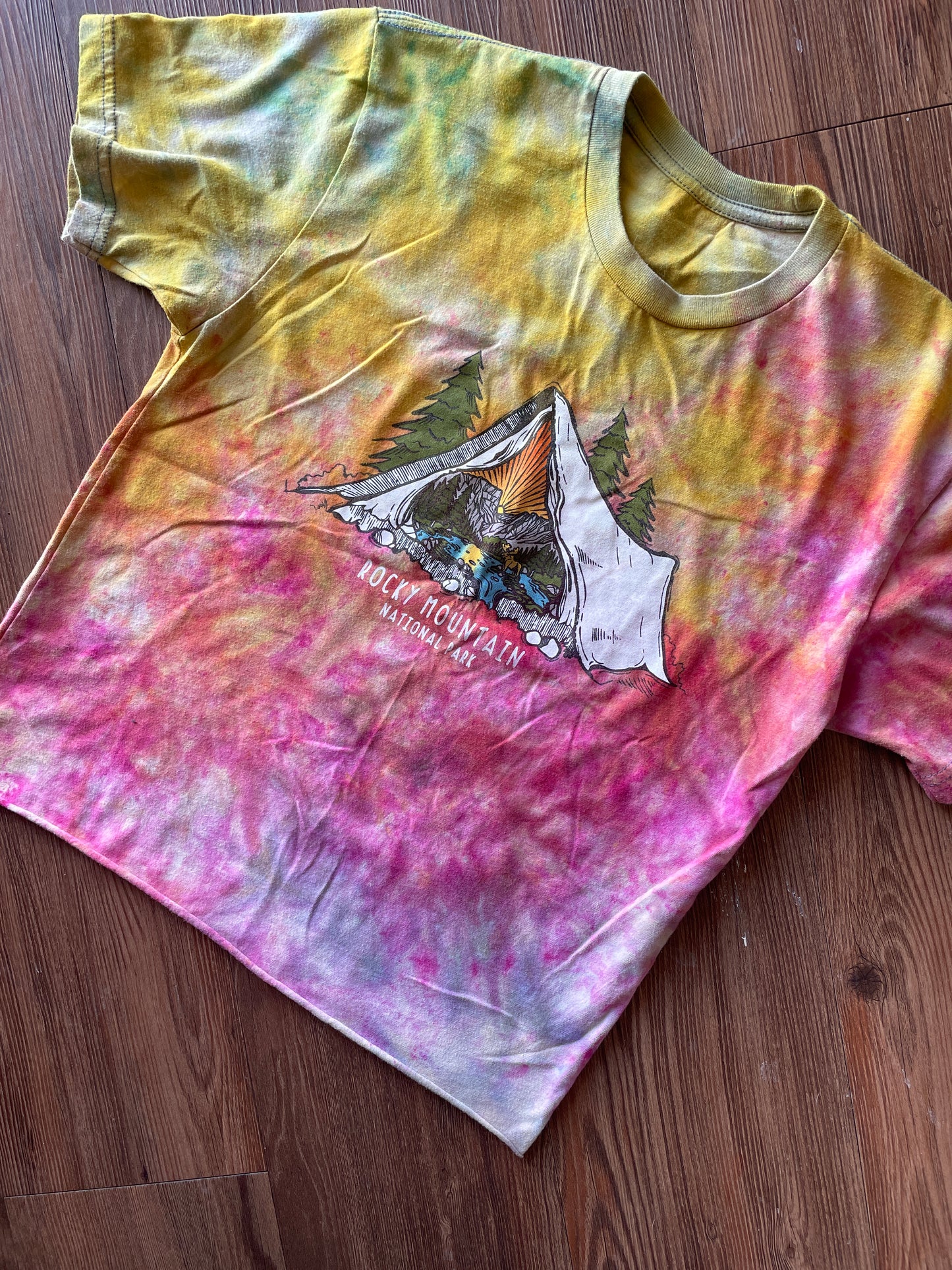 MEDIUM Women’s Rocky Mountain National Park Tie Dye Crop Top | Colorado Camping Tie Dye Short Sleeve
