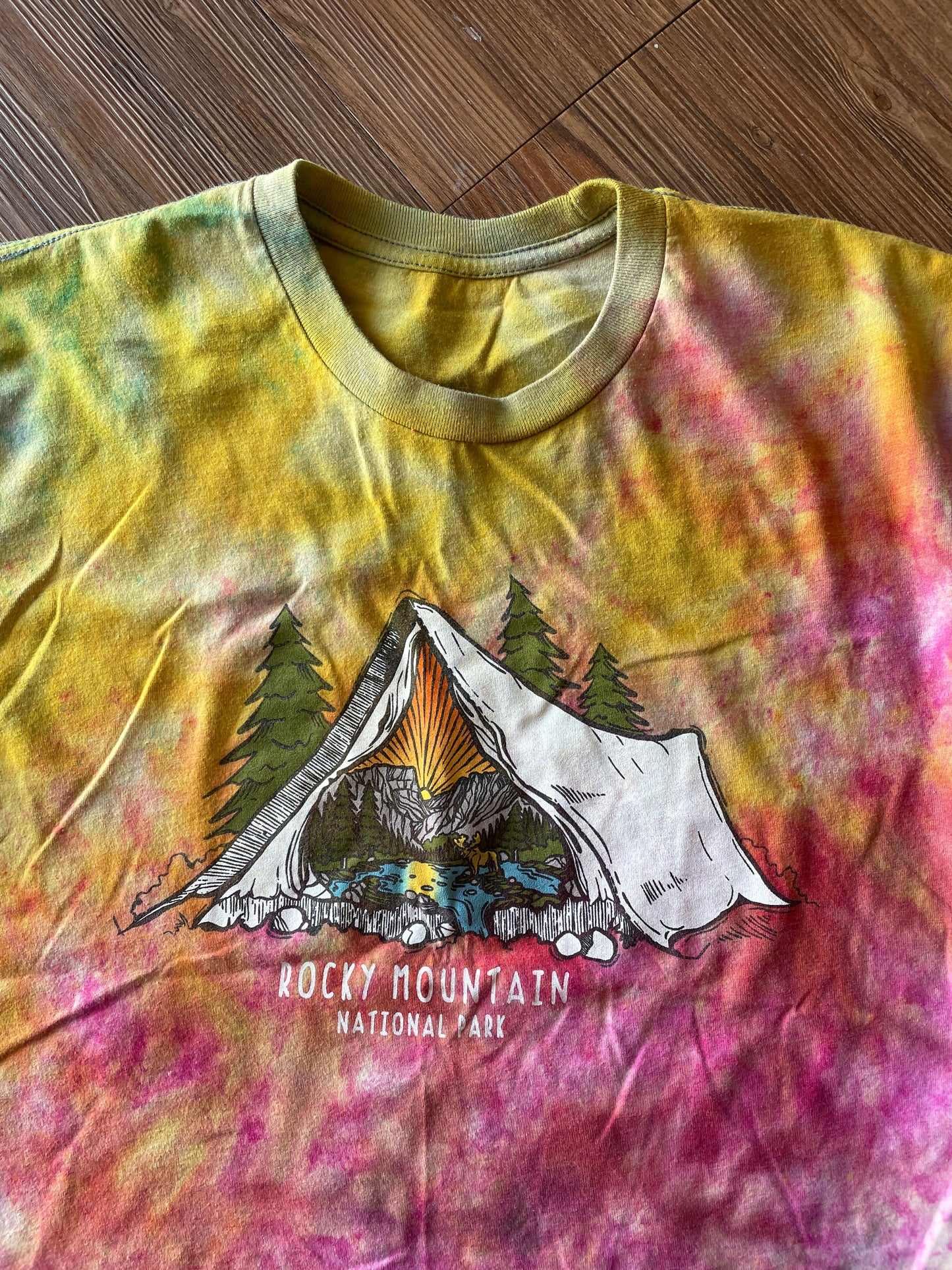 MEDIUM Women’s Rocky Mountain National Park Tie Dye Crop Top | Colorado Camping Tie Dye Short Sleeve