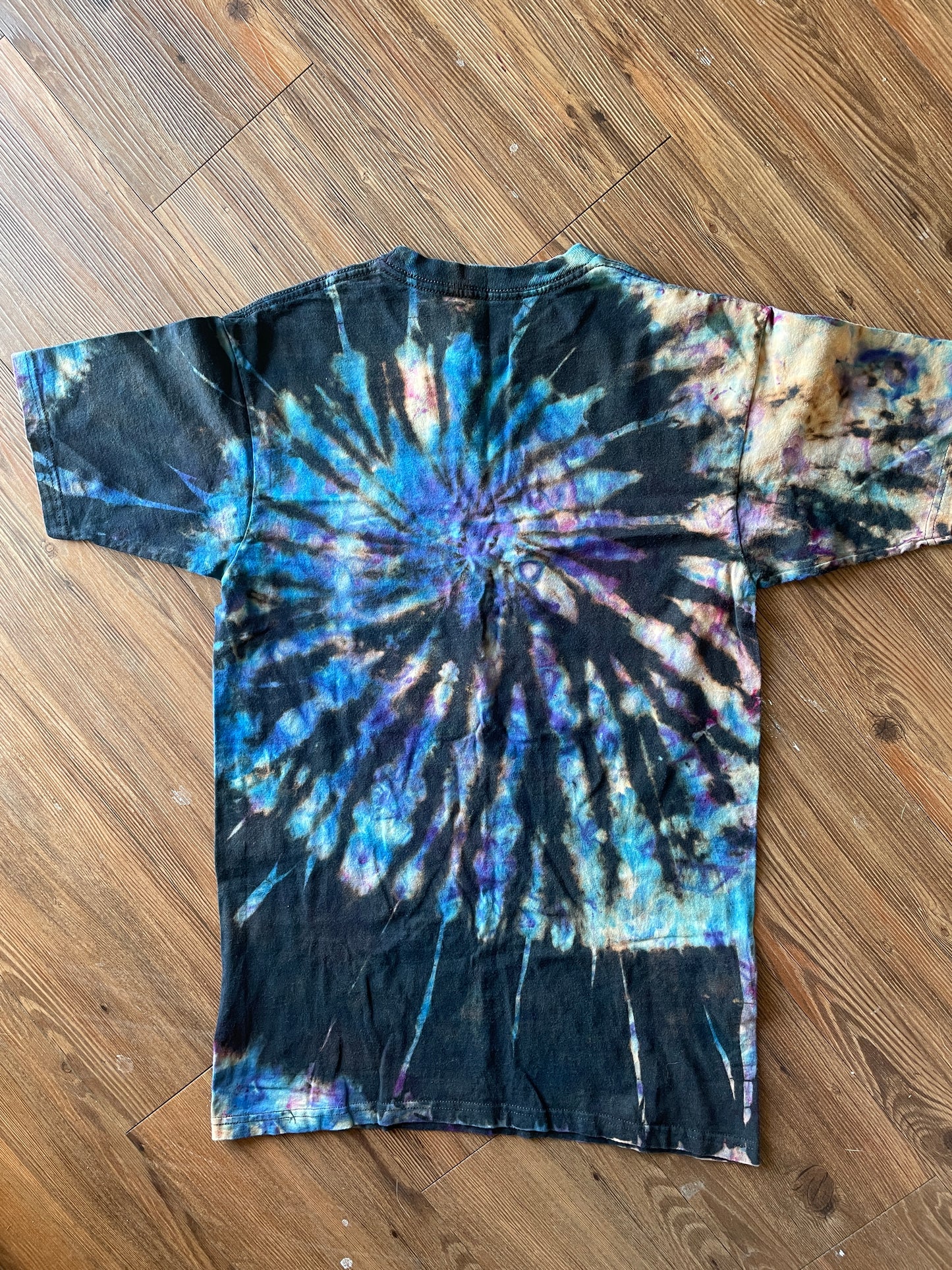 MEDIUM Men’s Astronaut Lost in Space Tie Dye T-Shirt | Galaxy Reverse Tie Dye Short Sleeve