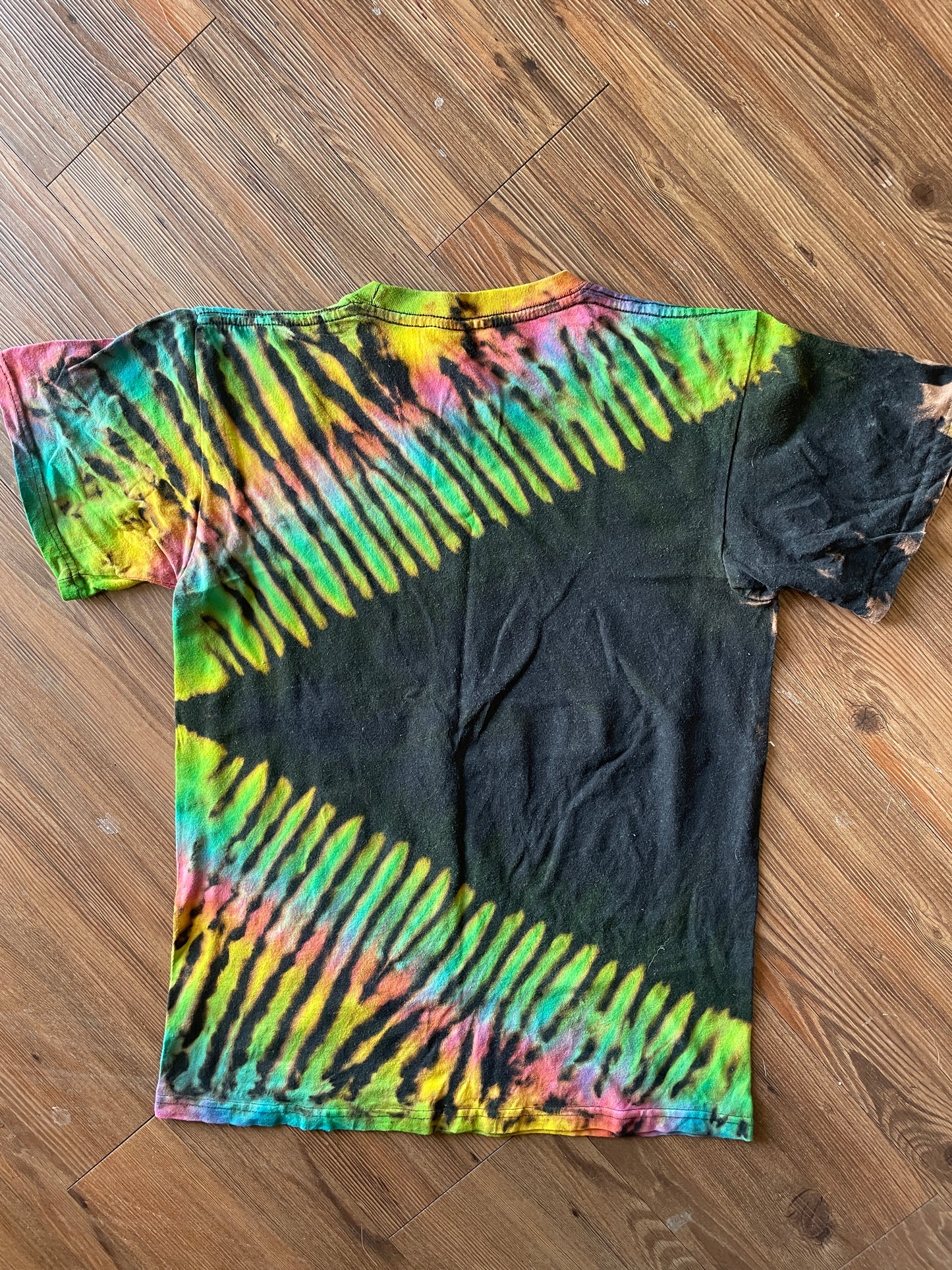 MEDIUM Men’s Neon Biggie Smalls Reverse Tie Dye T-Shirt | Notorious B.I.G. Reverse Tie Dye Short Sleeve