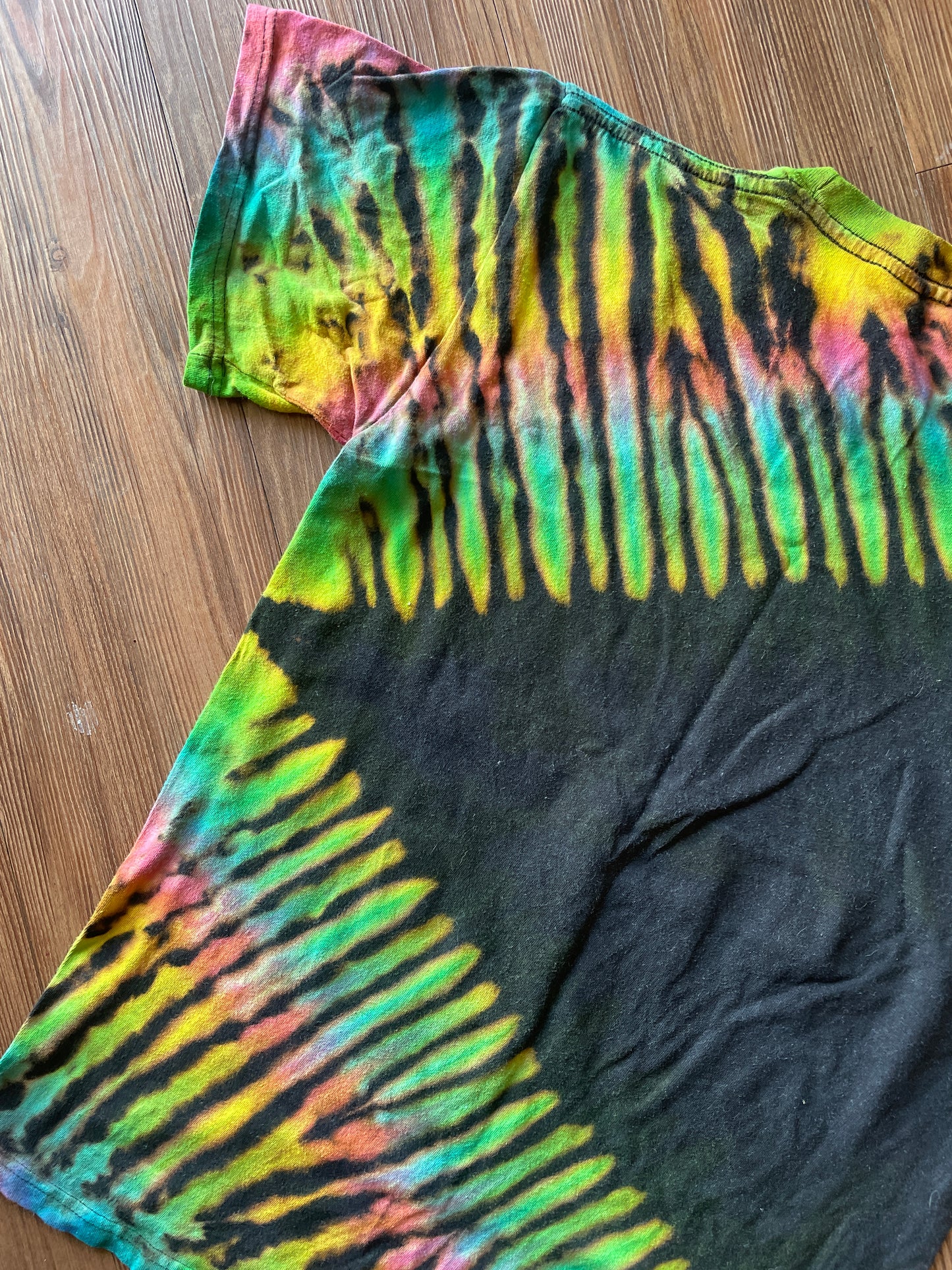 MEDIUM Men’s Neon Biggie Smalls Reverse Tie Dye T-Shirt | Notorious B.I.G. Reverse Tie Dye Short Sleeve