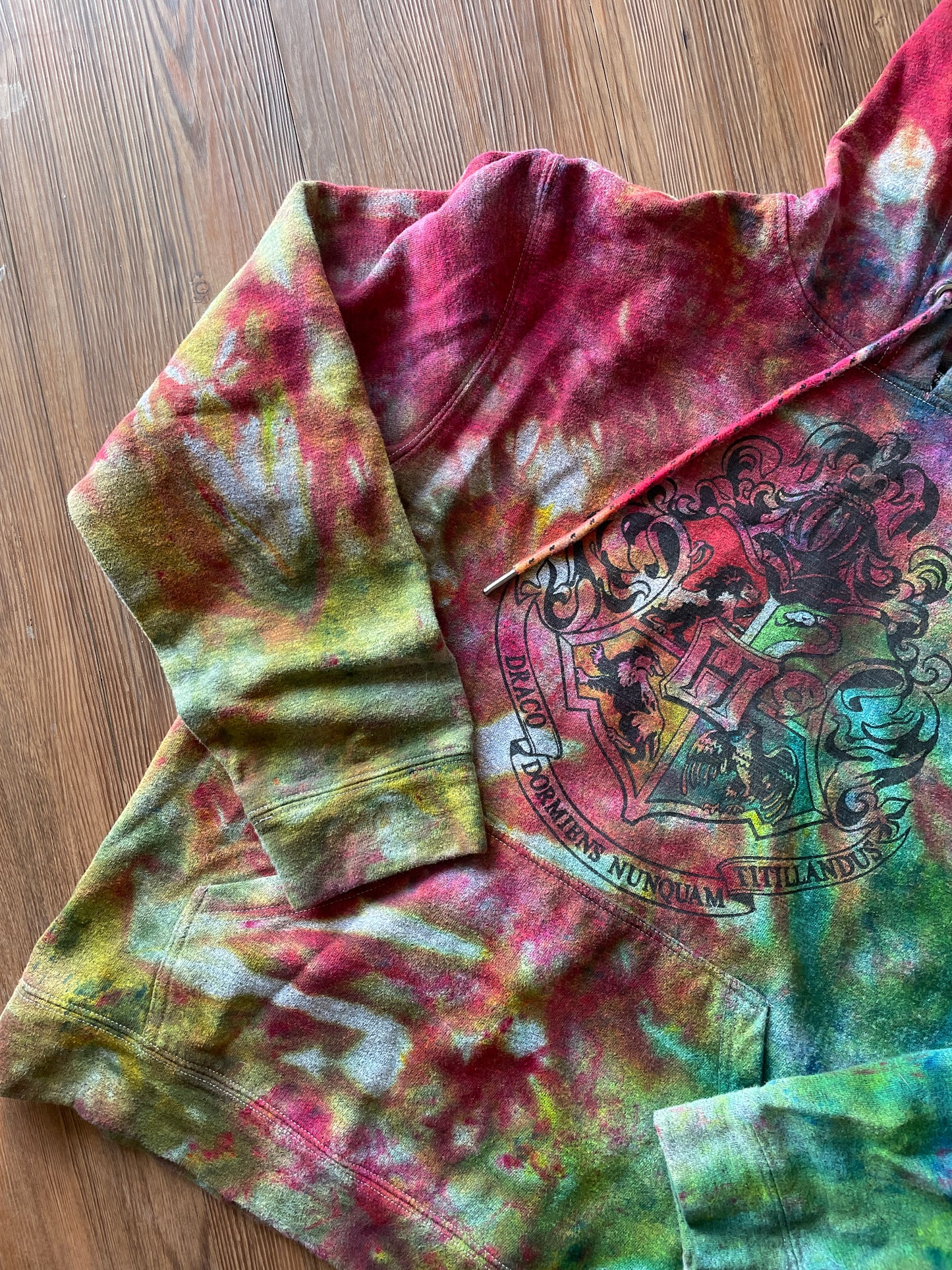 MEDIUM Men’s Hogwarts Coat of Arms Galaxy Tie Dye Sweatshirt | Gryffindor Slytherin Hufflepuff Ravenclaw Rainbow Ice Dye Hoodie