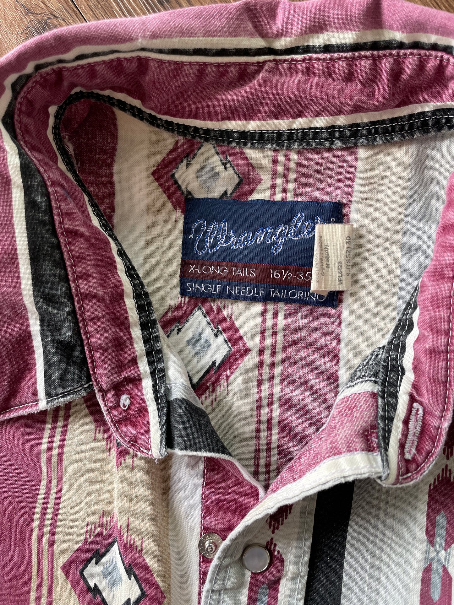 Men's Medium Vintage Pink and White Wrangler Western Pearl Snap