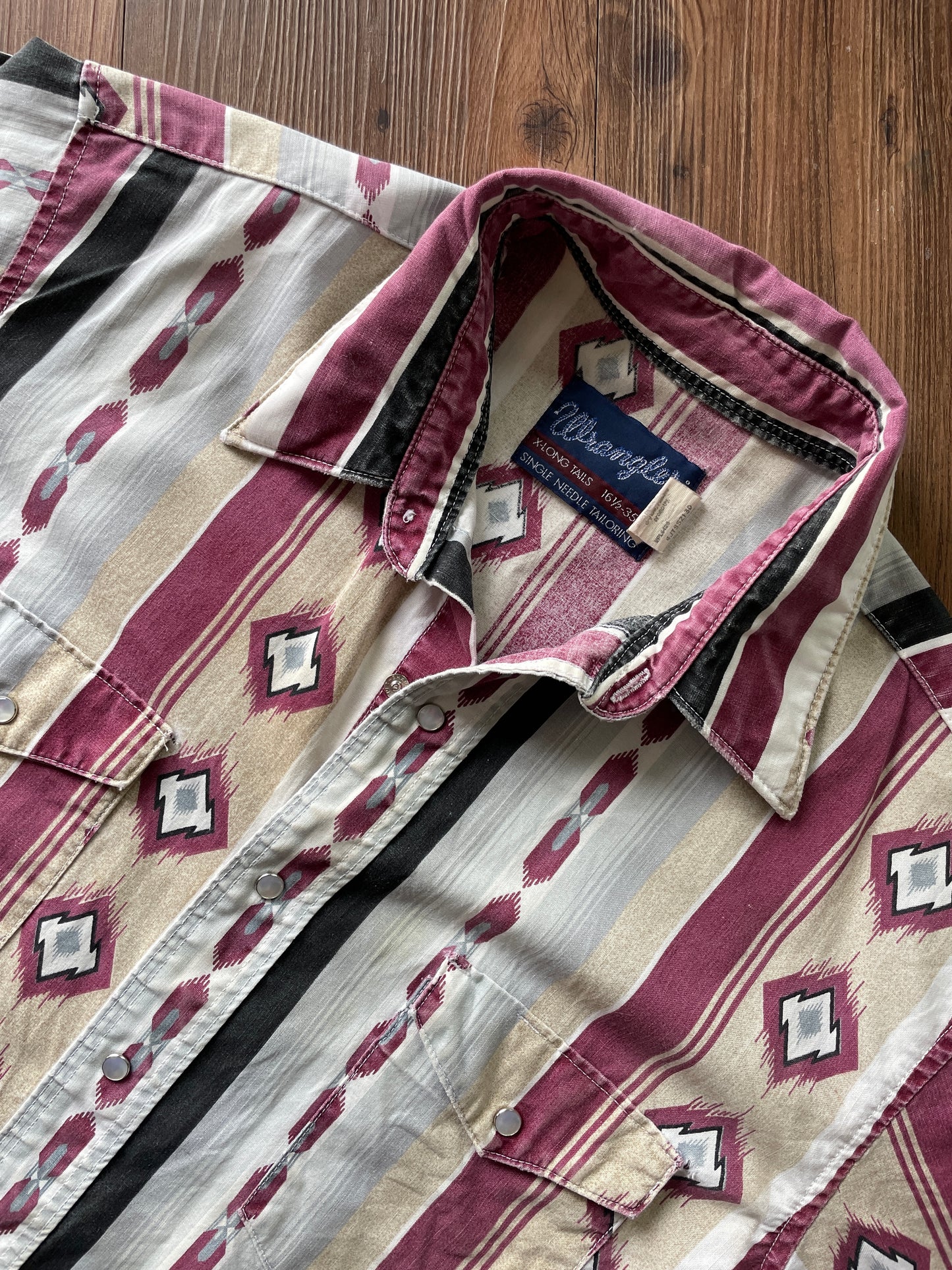 Men's Medium Vintage Pink and White Wrangler Western Pearl Snap