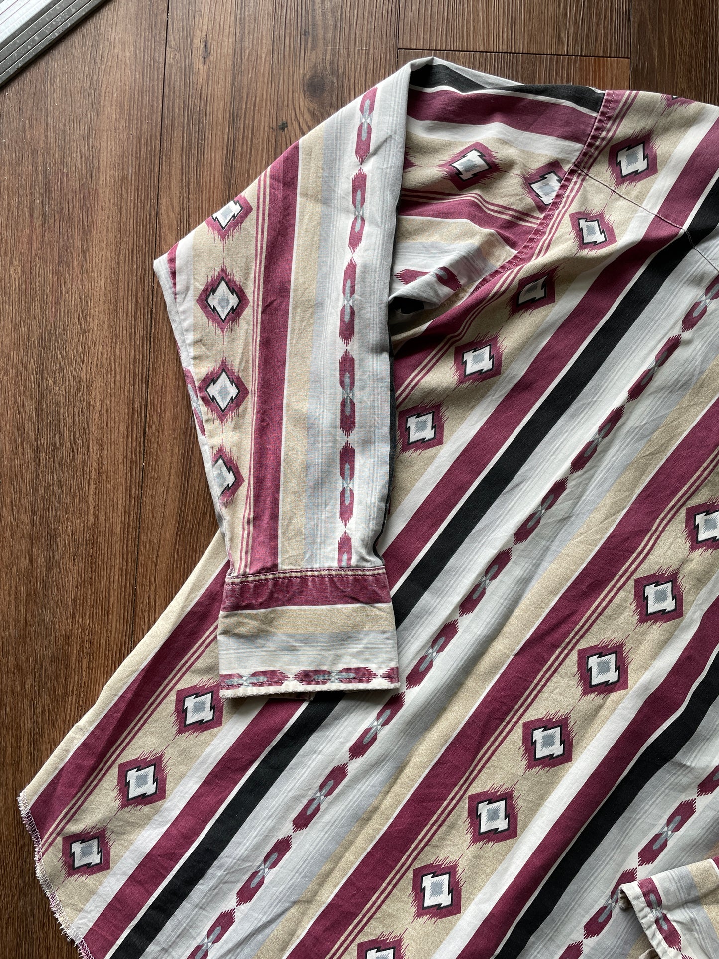 Men's Medium Vintage Pink and White Wrangler Western Pearl Snap