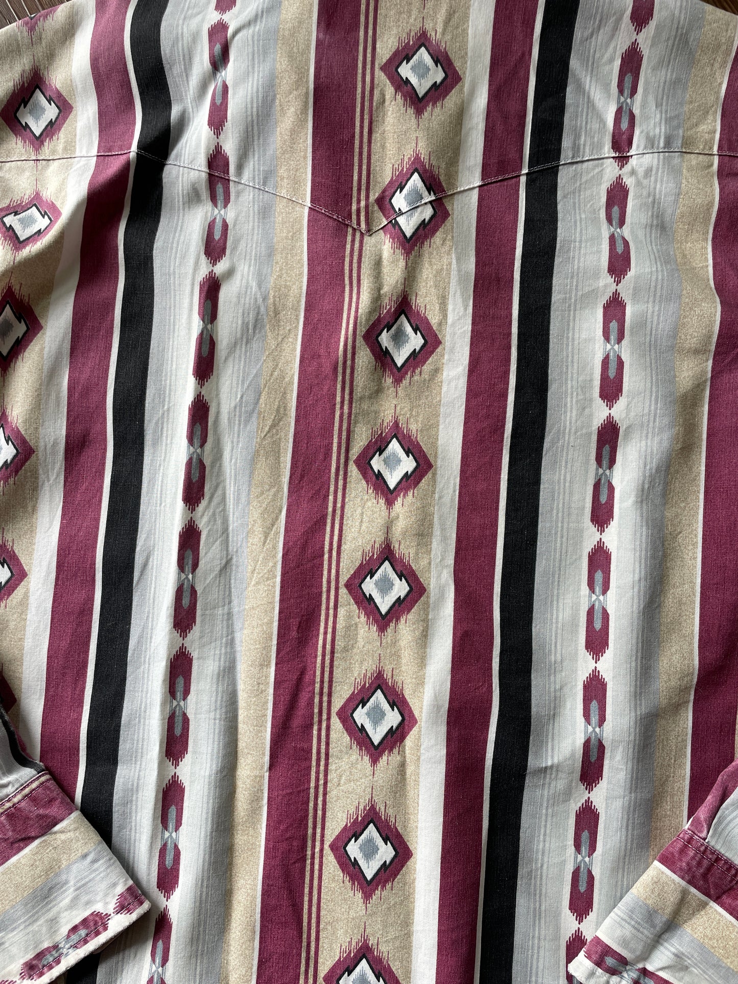 Men's Medium Vintage Pink and White Wrangler Western Pearl Snap