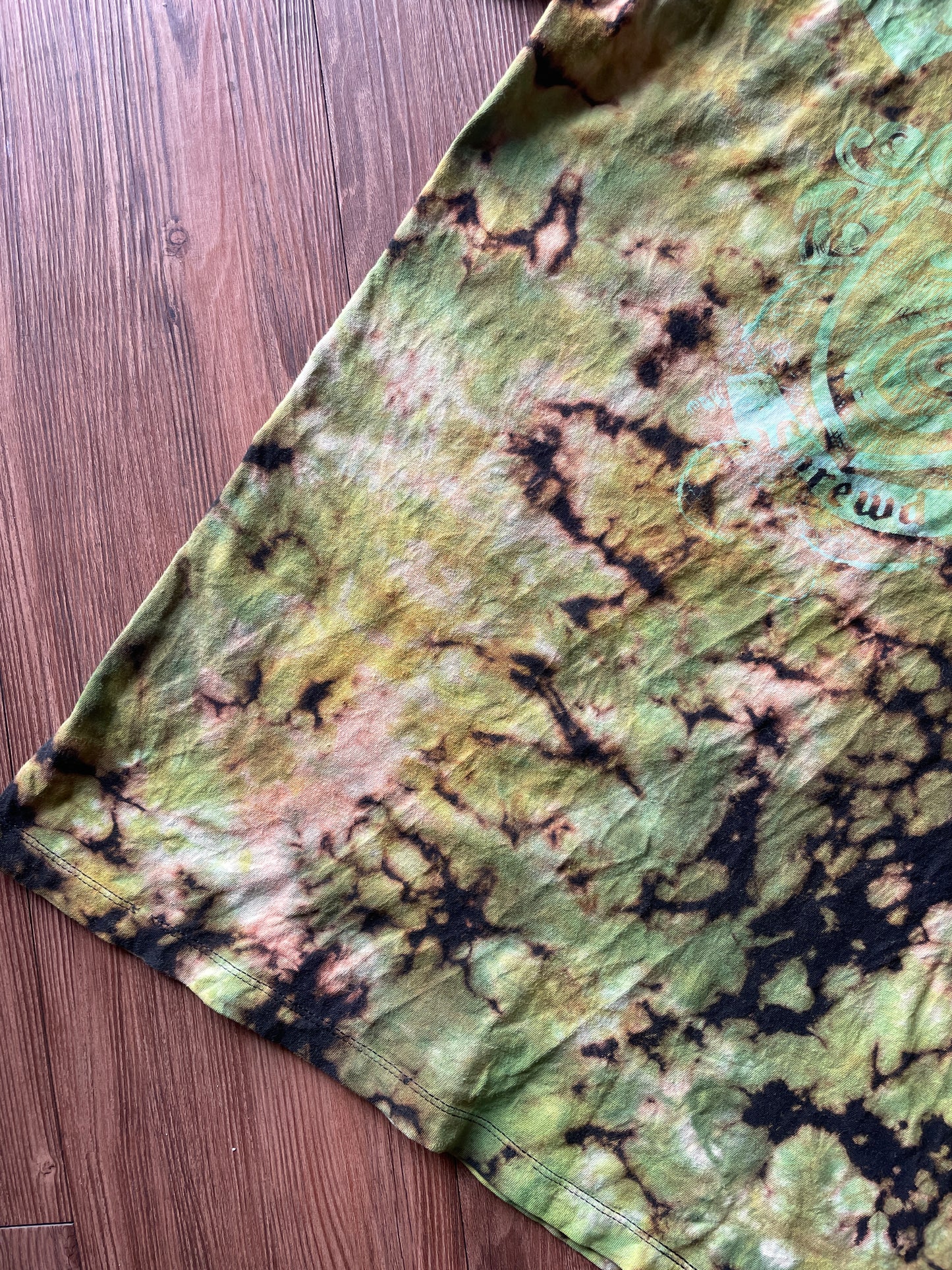 Medium Men’s Slytherin Handmade Tie Dye T-Shirt | Black and Green Hogwarts Crumpled Tie Dye Short Sleeve