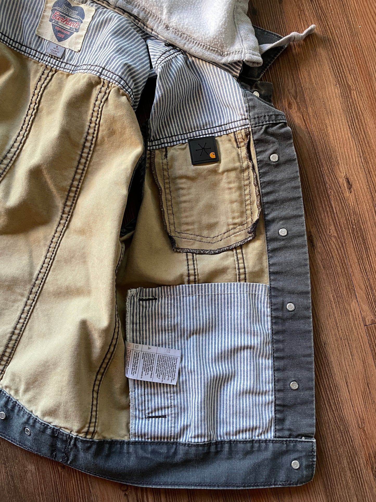 Small Women’s Carhartt Gray Tomgirl Hooded Vest
