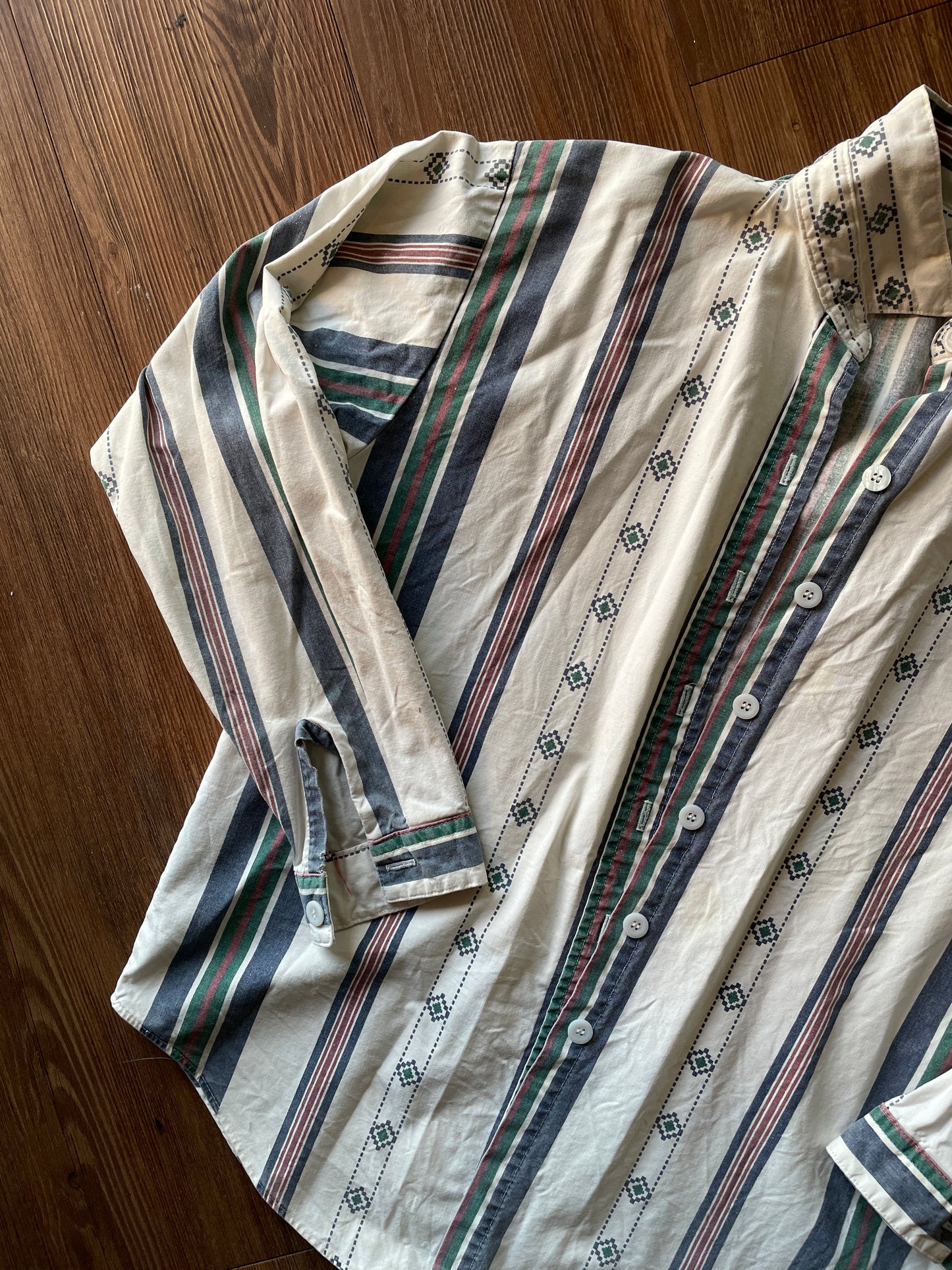 Small Men’s White and Blue Western Button-Up Shirt