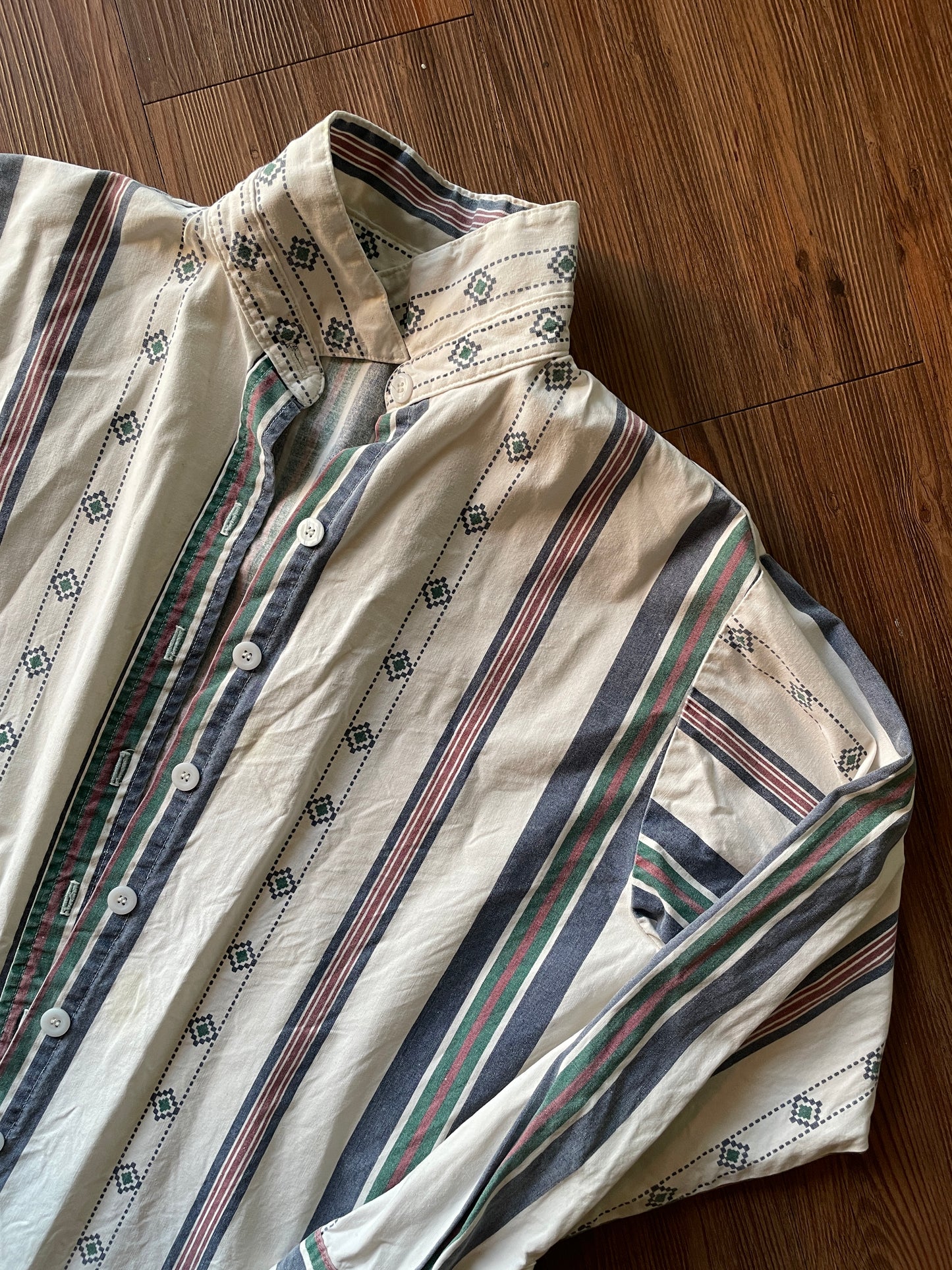 Small Men’s White and Blue Western Button-Up Shirt