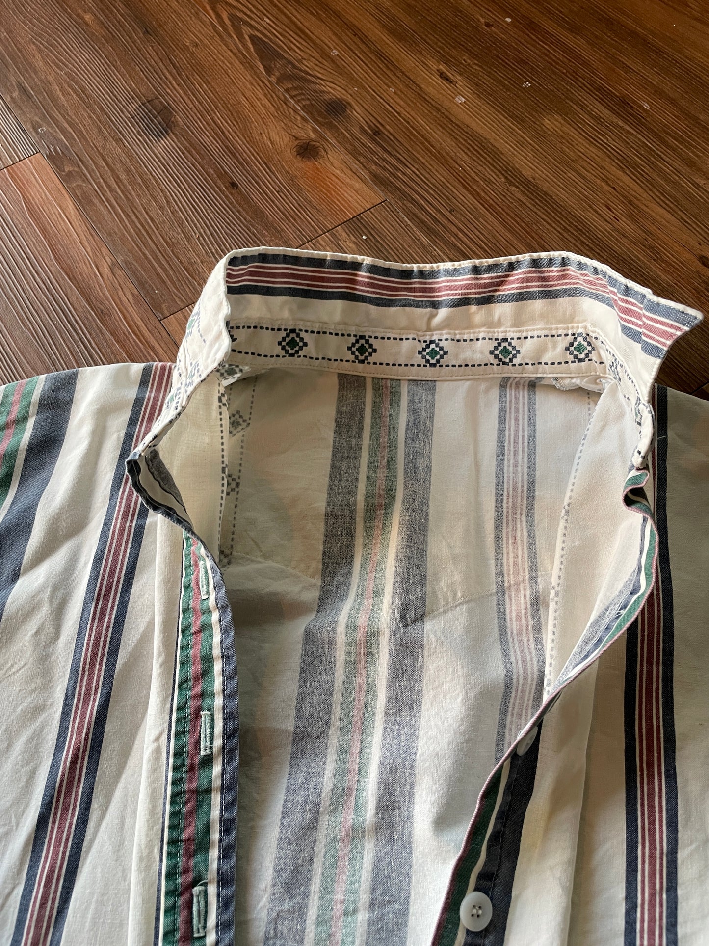 Small Men’s White and Blue Western Button-Up Shirt