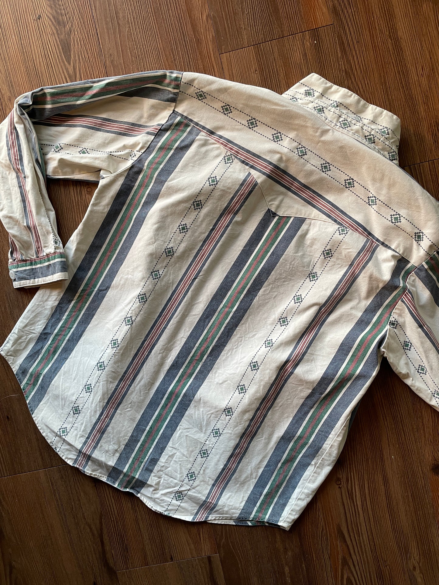 Small Men’s White and Blue Western Button-Up Shirt