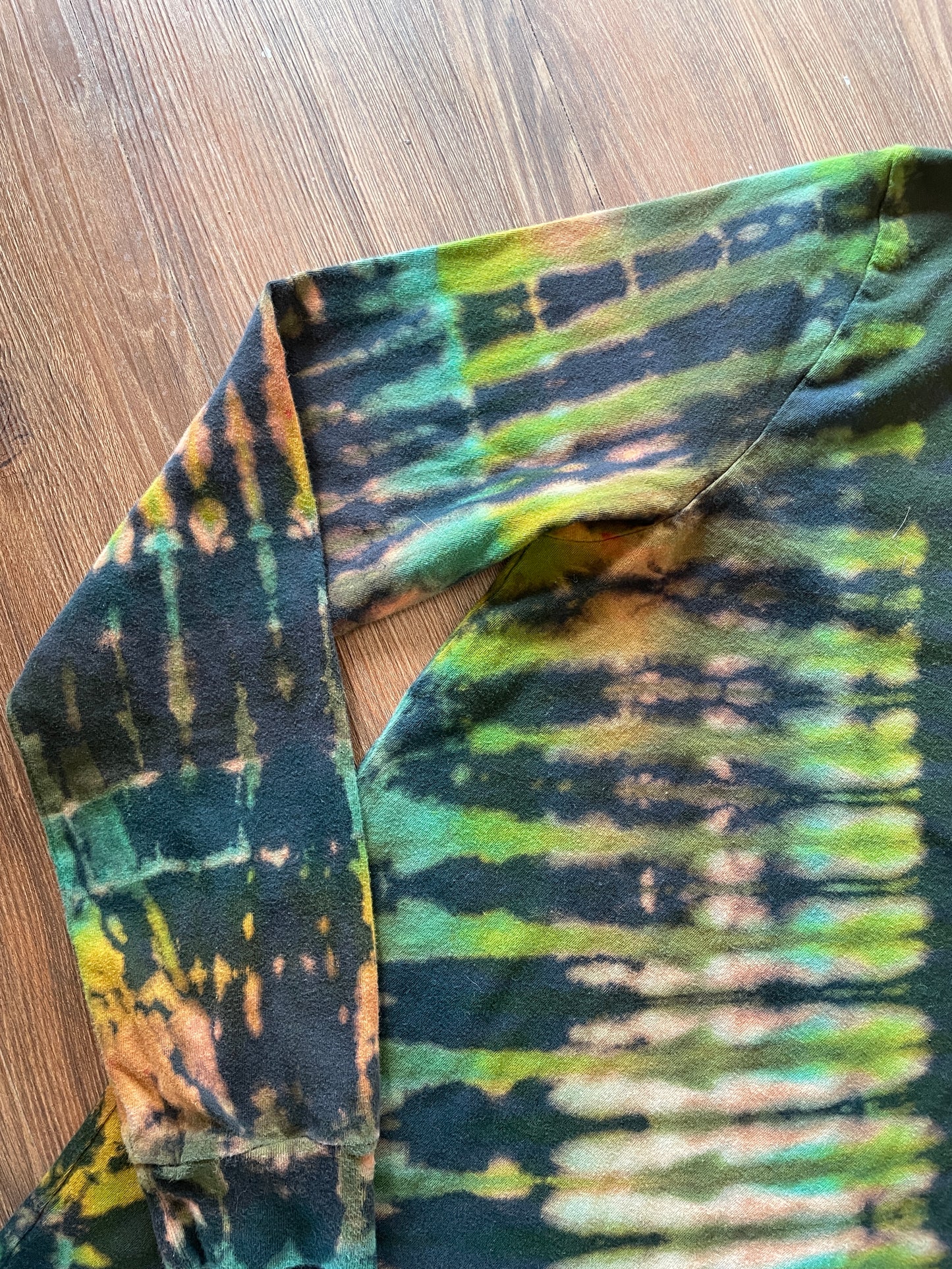 Medium Men’s Wrangler Handmade Tie Dye T-Shirt | Black and Green Pleated Tie Dye Long Sleeve