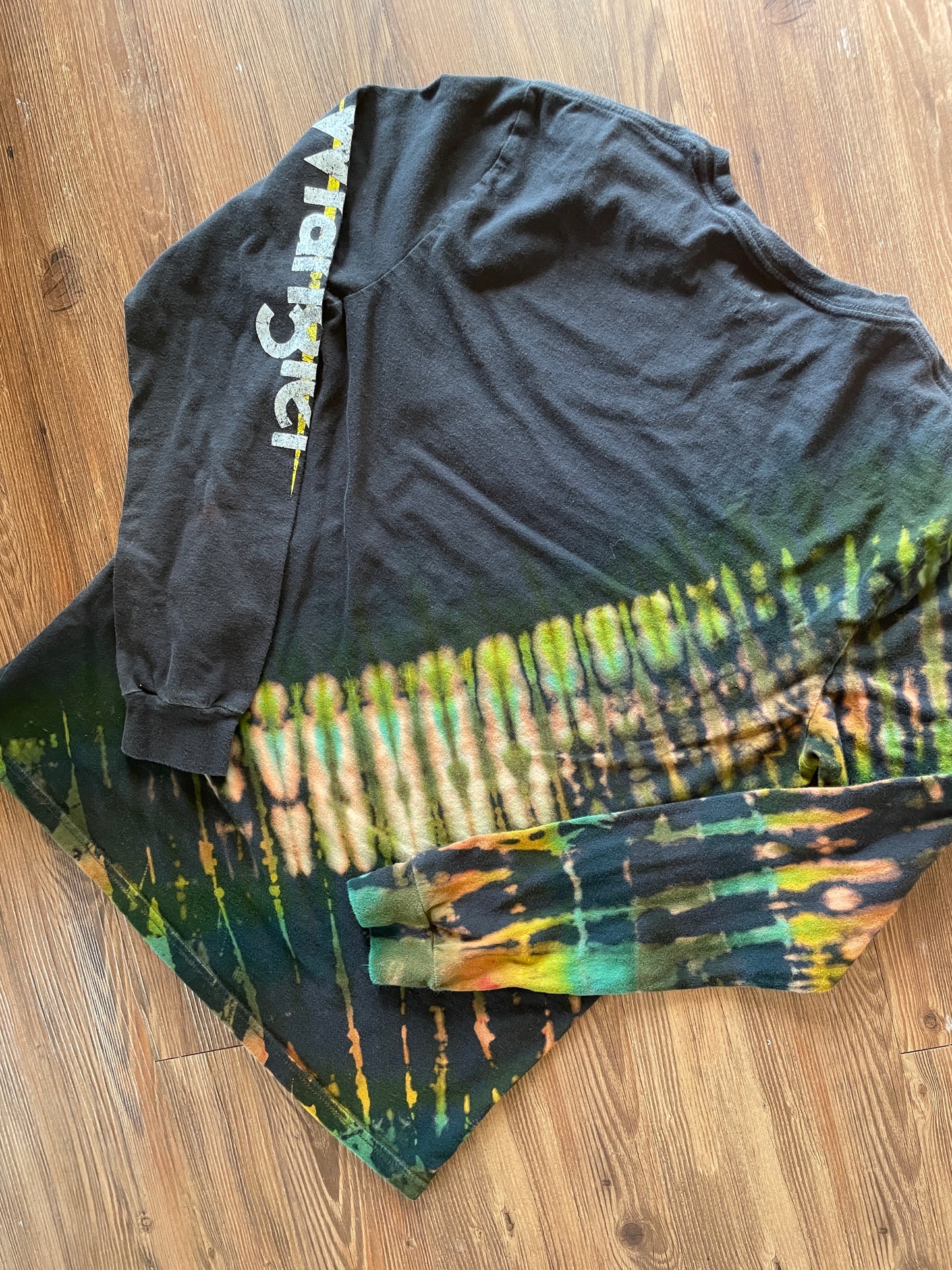Medium Men’s Wrangler Handmade Tie Dye T-Shirt | Black and Green Pleated Tie Dye Long Sleeve