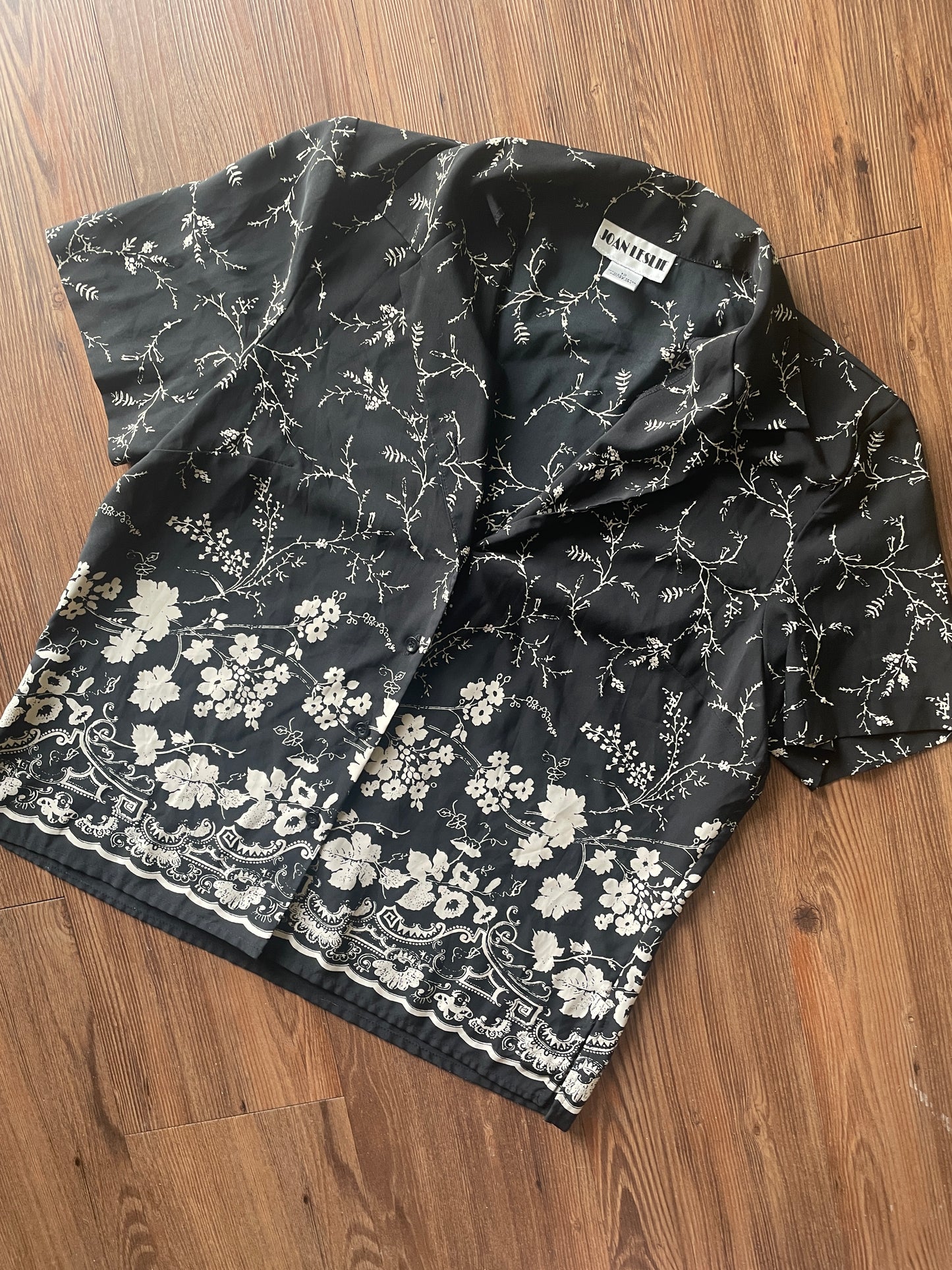 Medium Women's Vintage Joan Leslie Black and White Floral Print Short Sleeve Top