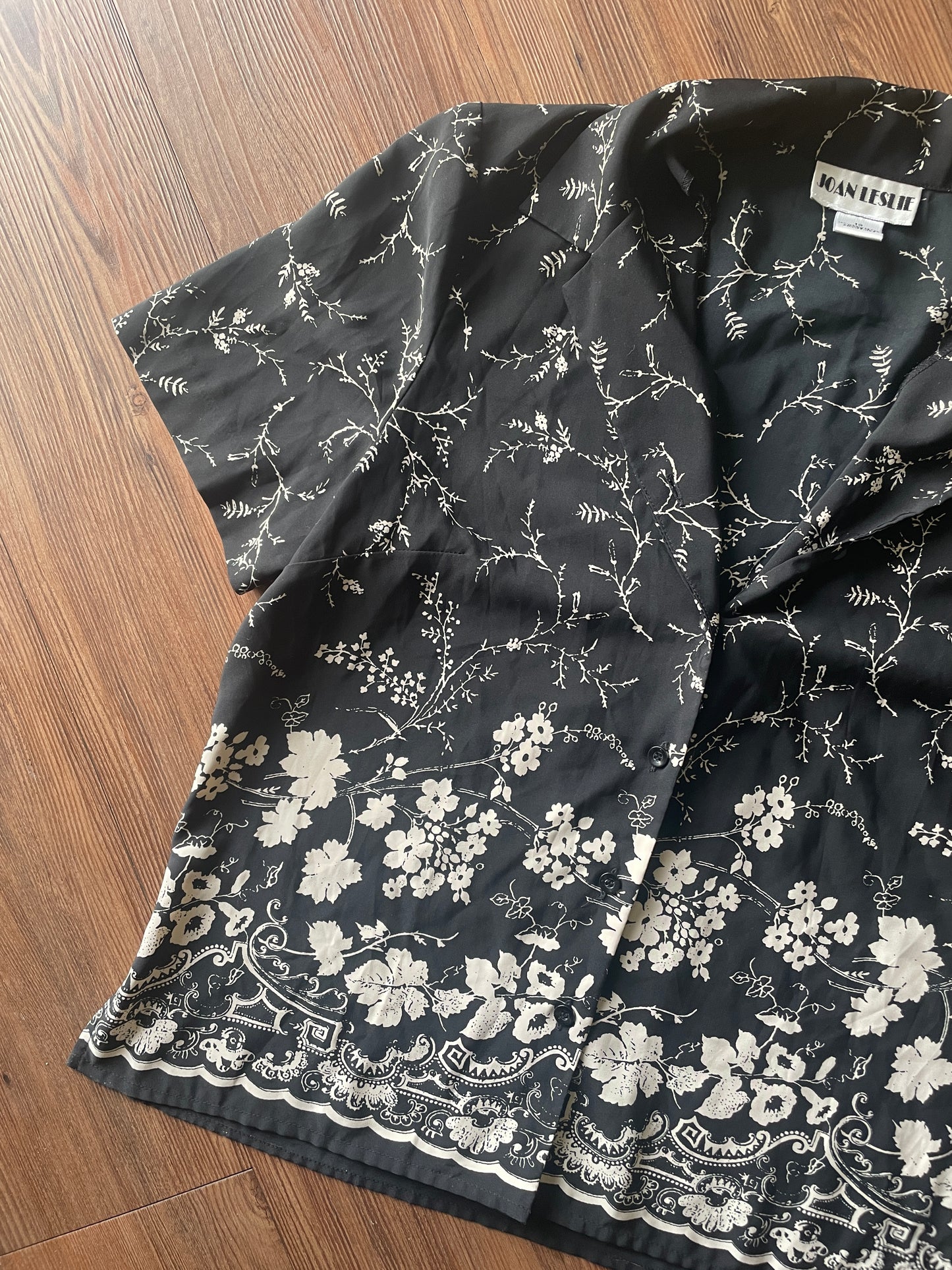 Medium Women's Vintage Joan Leslie Black and White Floral Print Short Sleeve Top