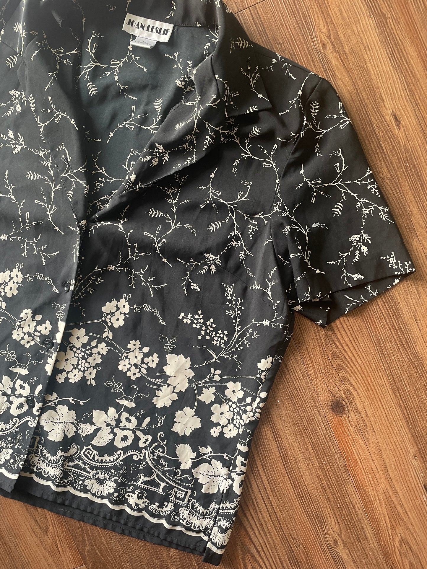 Medium Women's Vintage Joan Leslie Black and White Floral Print Short Sleeve Top