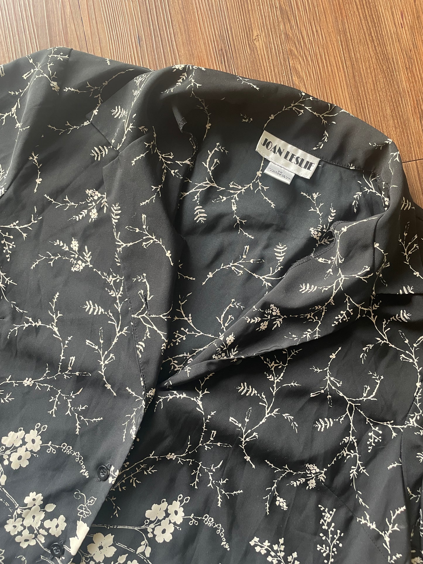 Medium Women's Vintage Joan Leslie Black and White Floral Print Short Sleeve Top