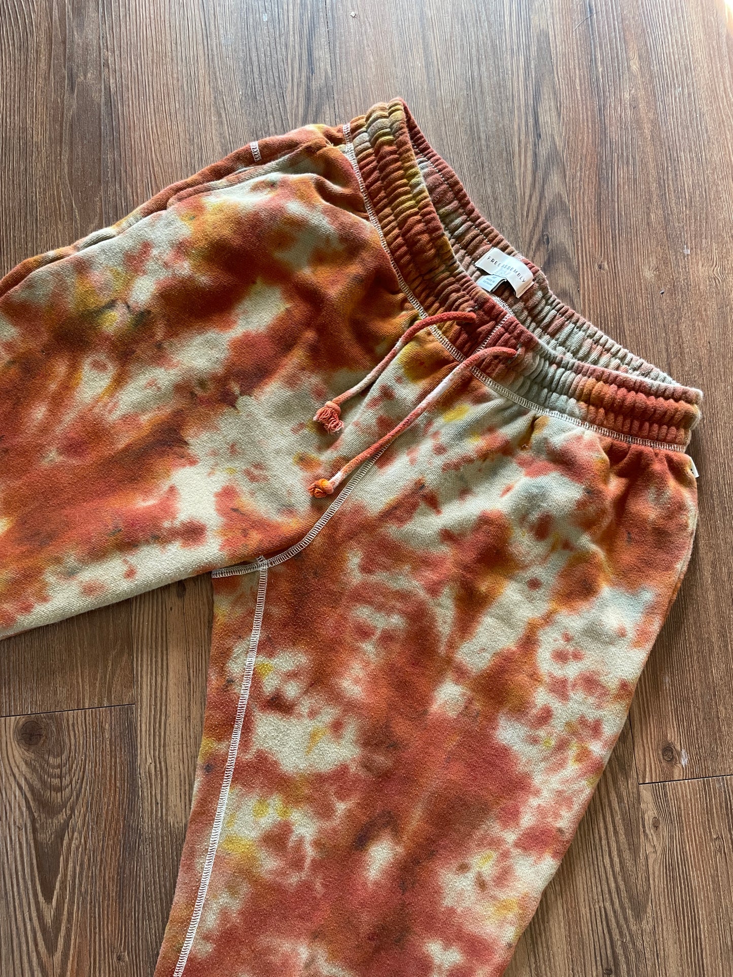 Medium Women’s Free Assembly Earth Tones Handmade Tie Dye Sweatpants | Green, Yellow, and Orange Crumpled Tie Dye Fleece Pants