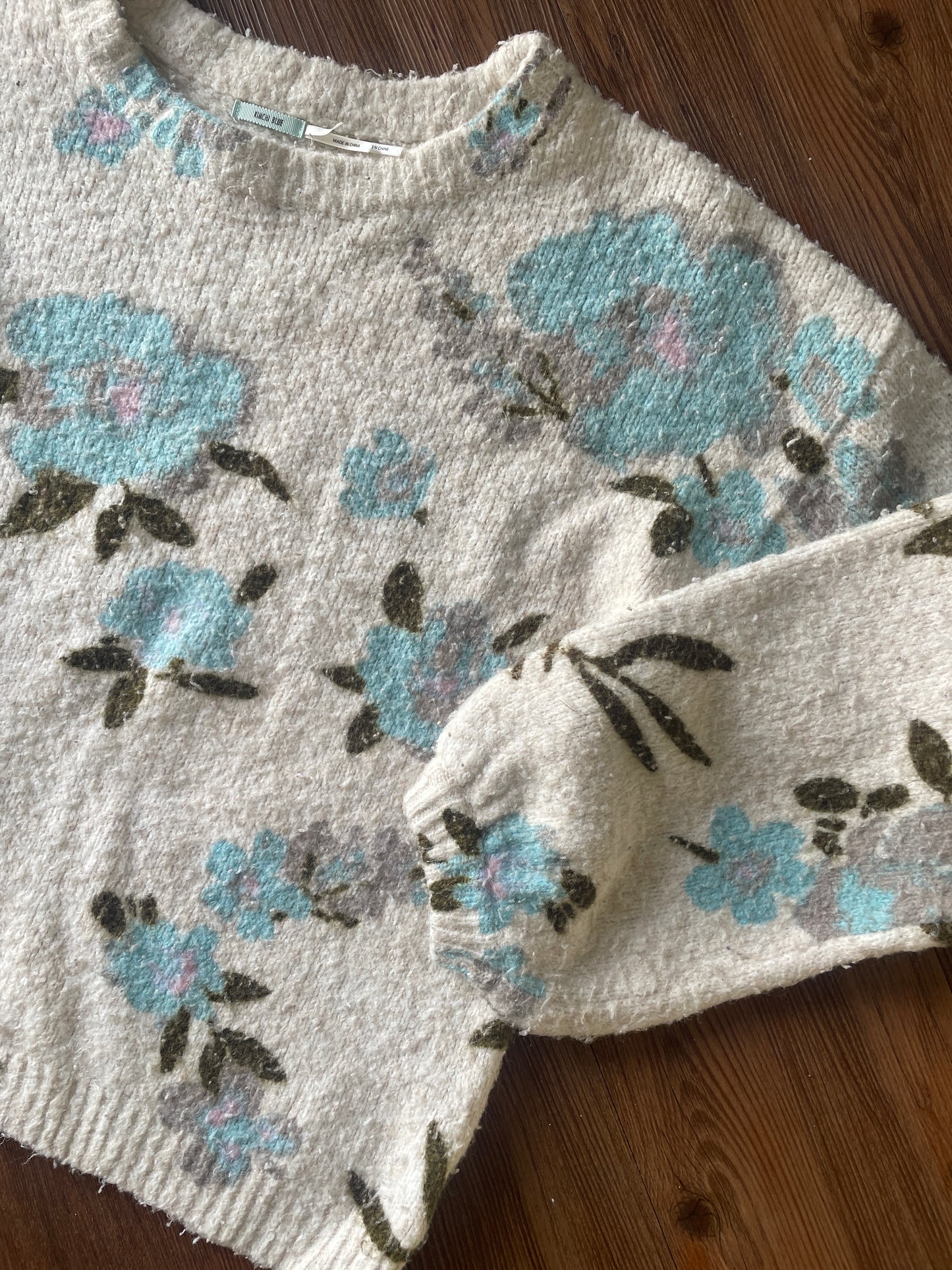 Medium Women’s Kimchi Blue Cream Floral Bell Sleeve Sweater