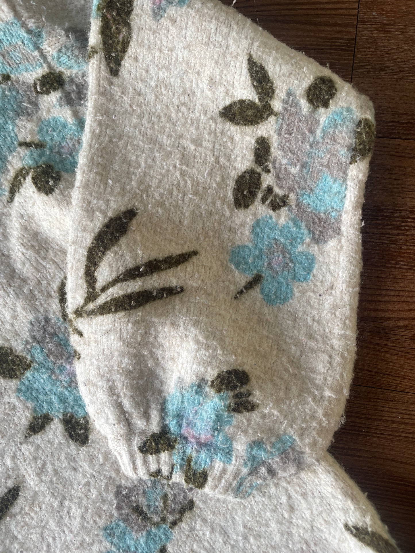 Medium Women’s Kimchi Blue Cream Floral Bell Sleeve Sweater