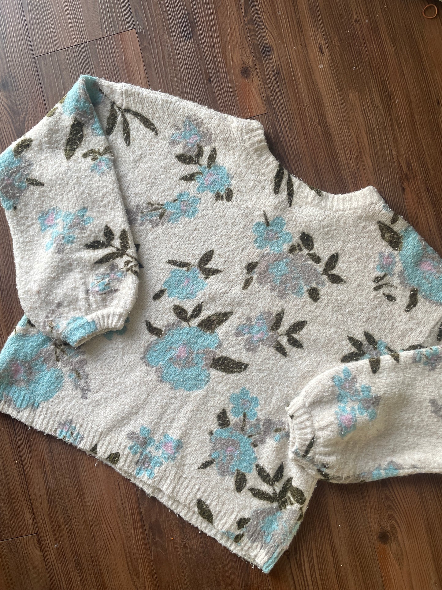 Medium Women’s Kimchi Blue Cream Floral Bell Sleeve Sweater