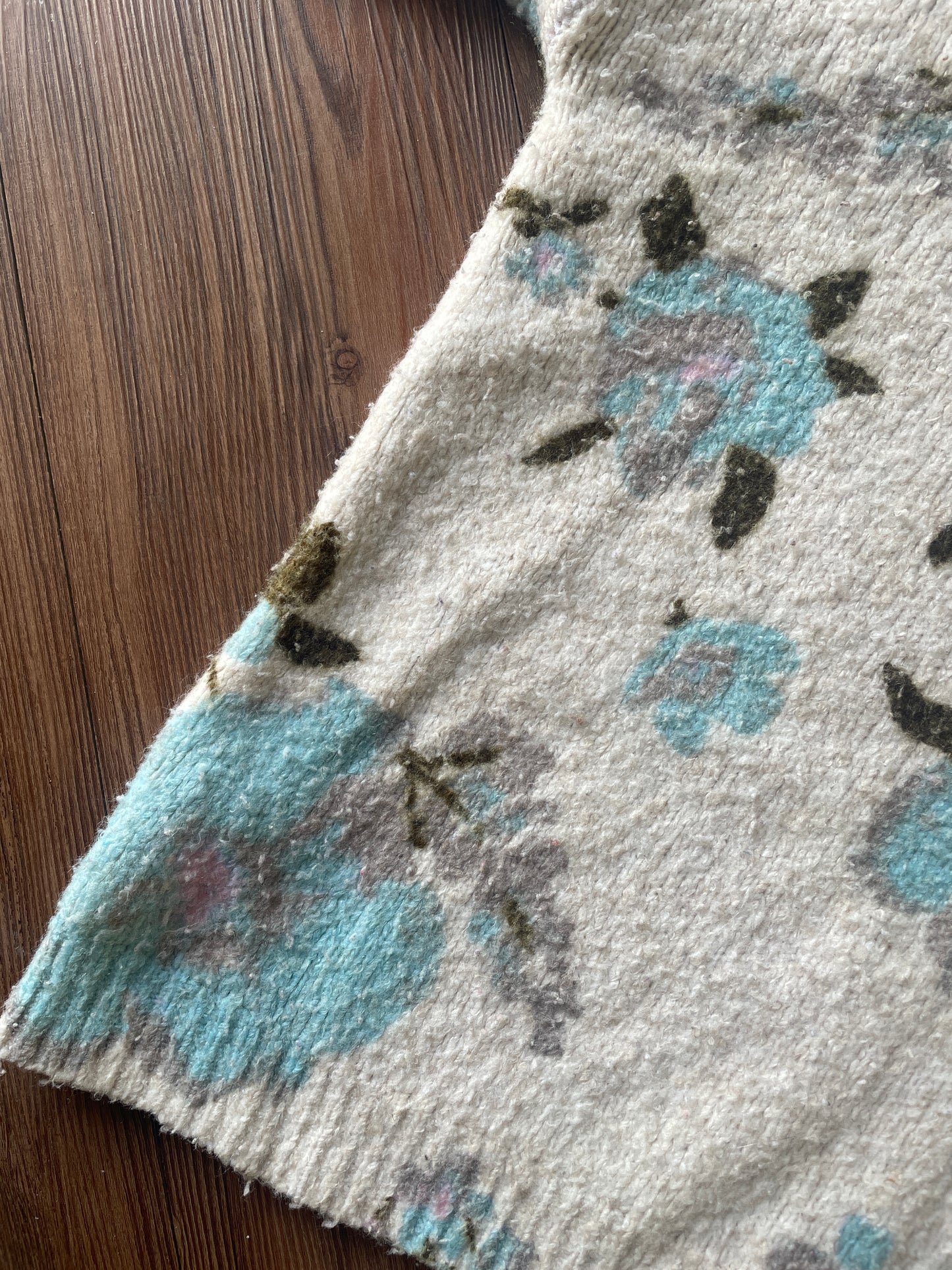 Medium Women’s Kimchi Blue Cream Floral Bell Sleeve Sweater