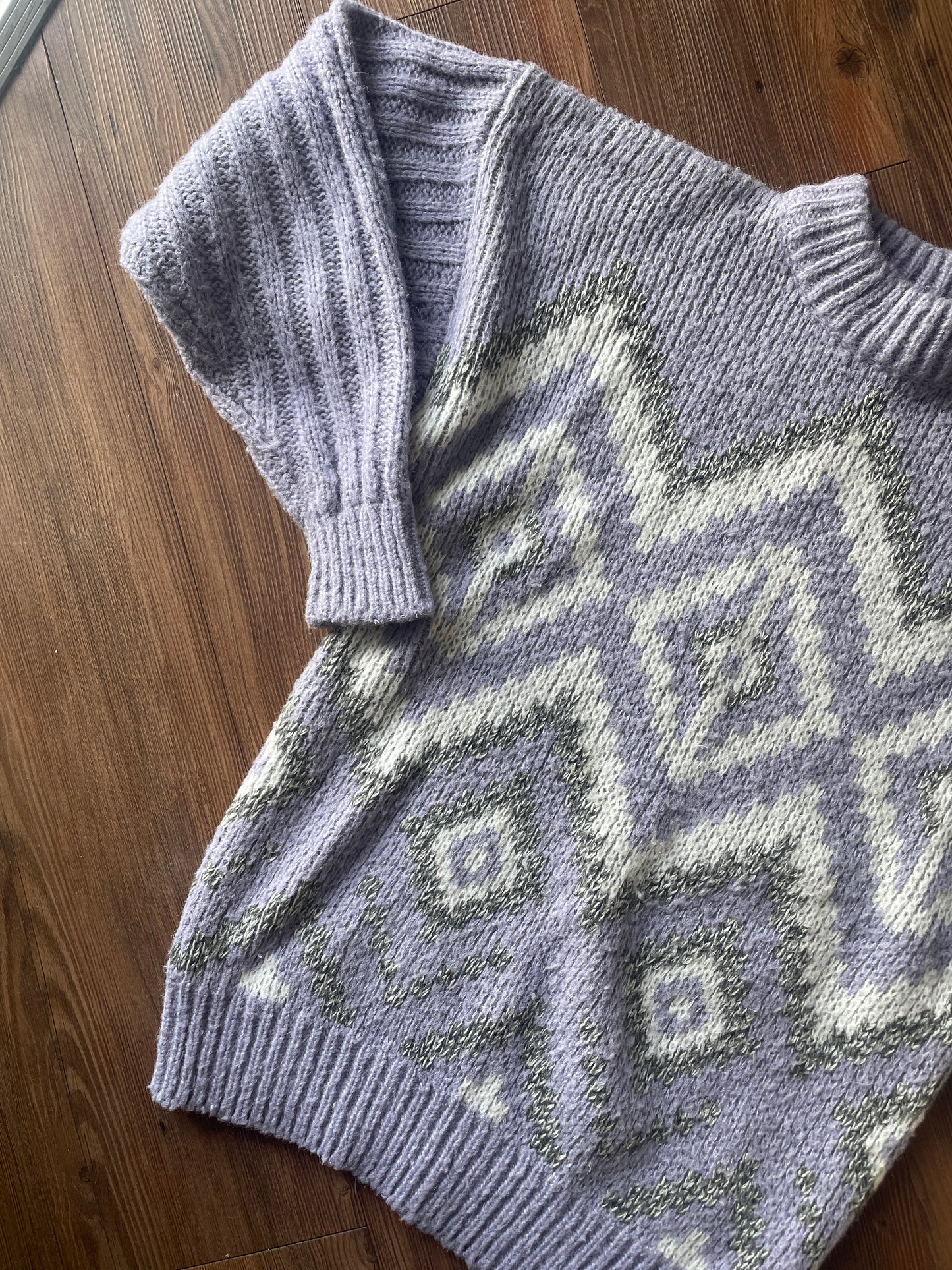 Medium Women’s Changes Vintage 80s Pastel Purple, Gray, and White Sweater