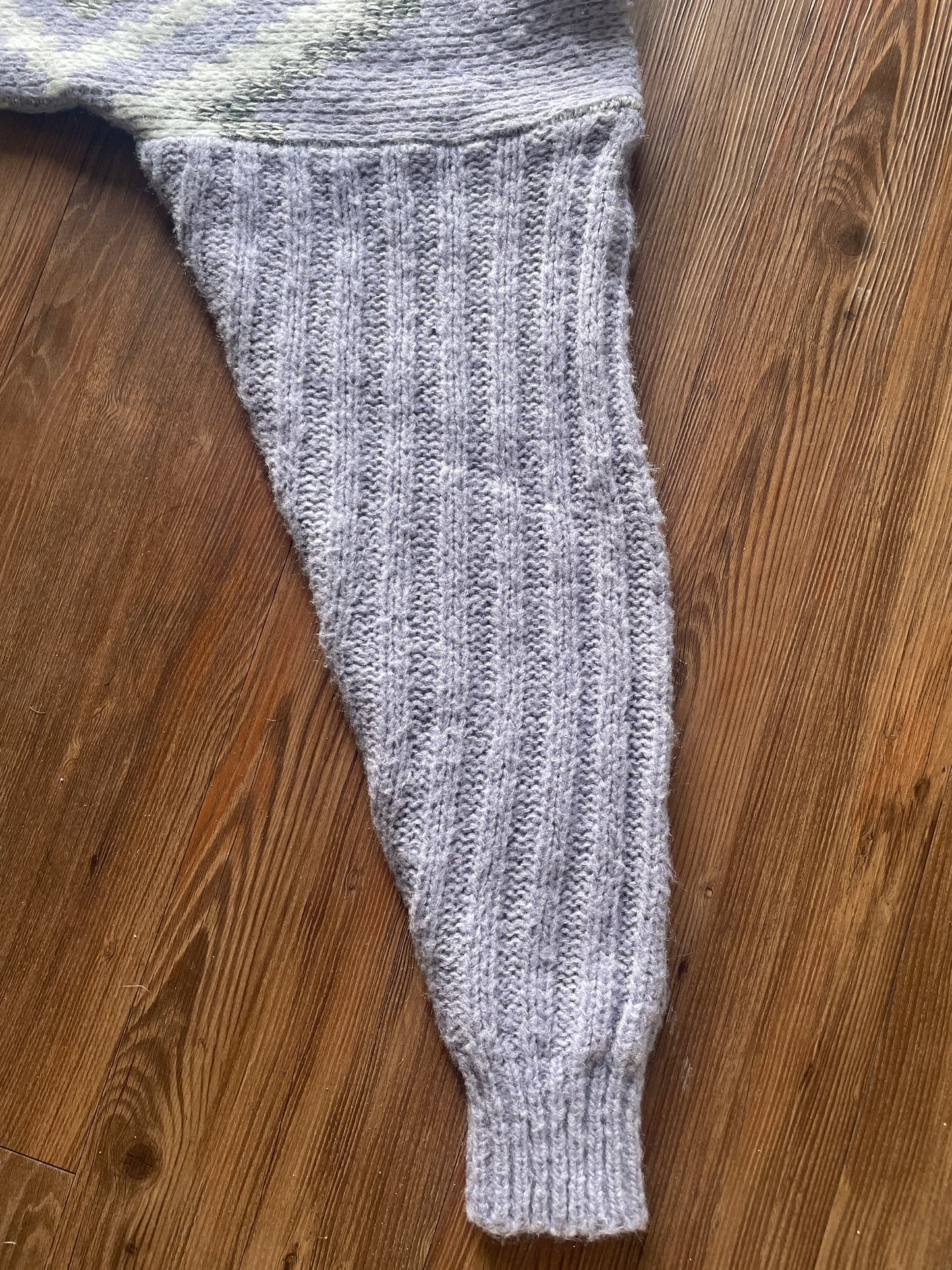 Medium Women’s Changes Vintage 80s Pastel Purple, Gray, and White Sweater