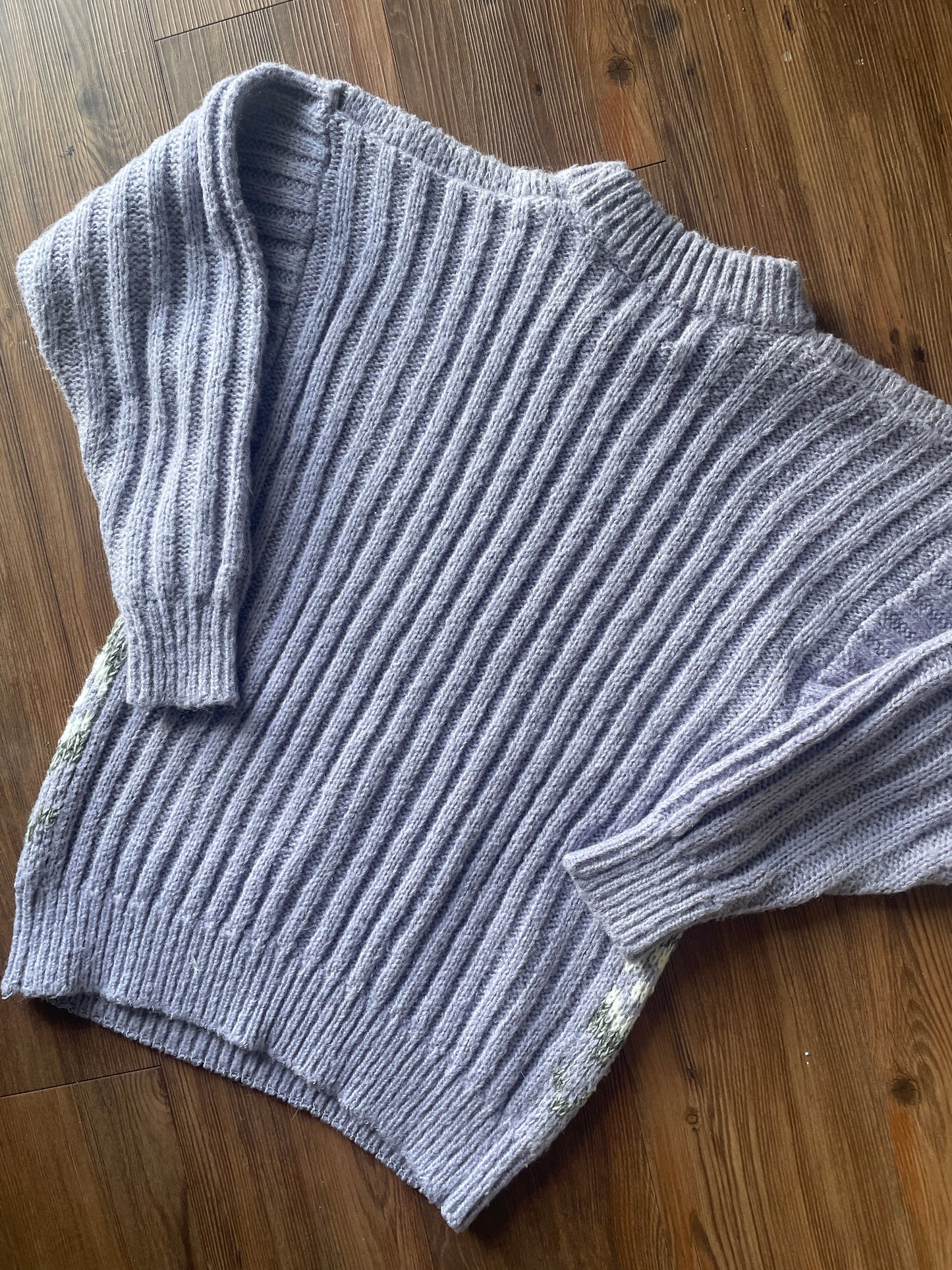 Medium Women’s Changes Vintage 80s Pastel Purple, Gray, and White Sweater