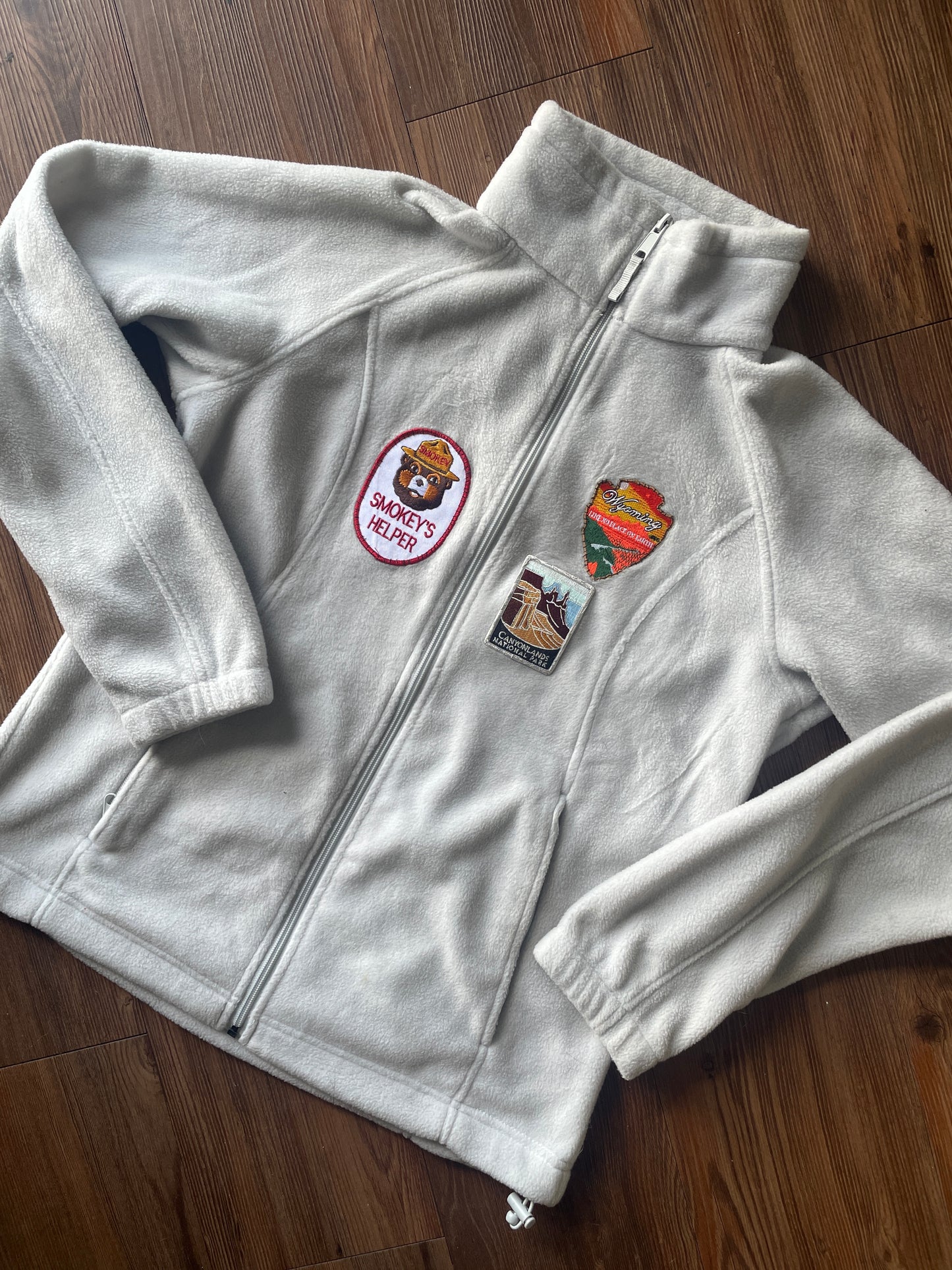 Medium Women's Columbia Jacket with Sewn-On Outdoor Patches