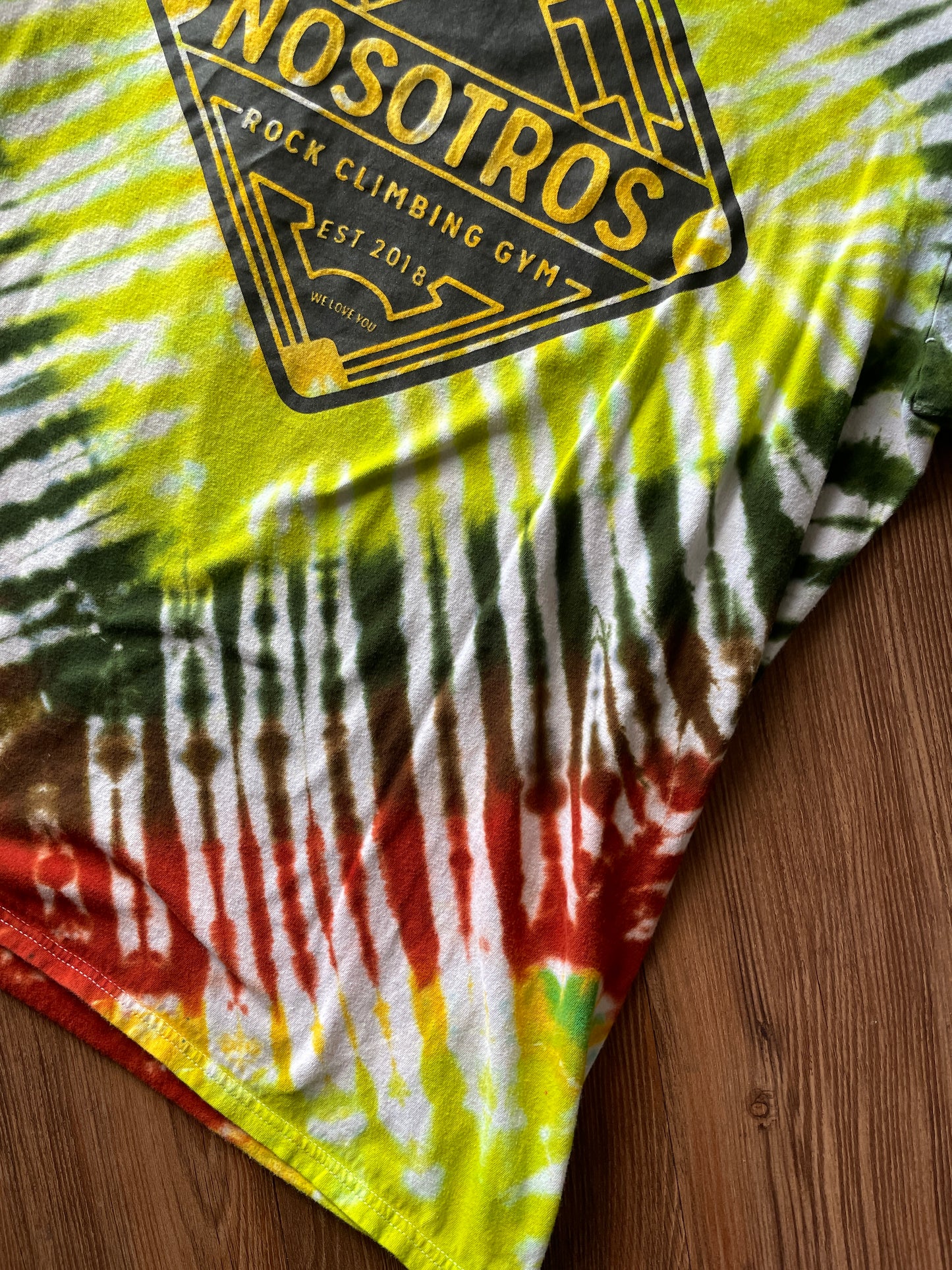 MEDIUM Men’s Nosotros Climbing Gym Tie Dye T-Shirt | Green, Yellow, and Brown Pleated Tie Dye Short Sleeve