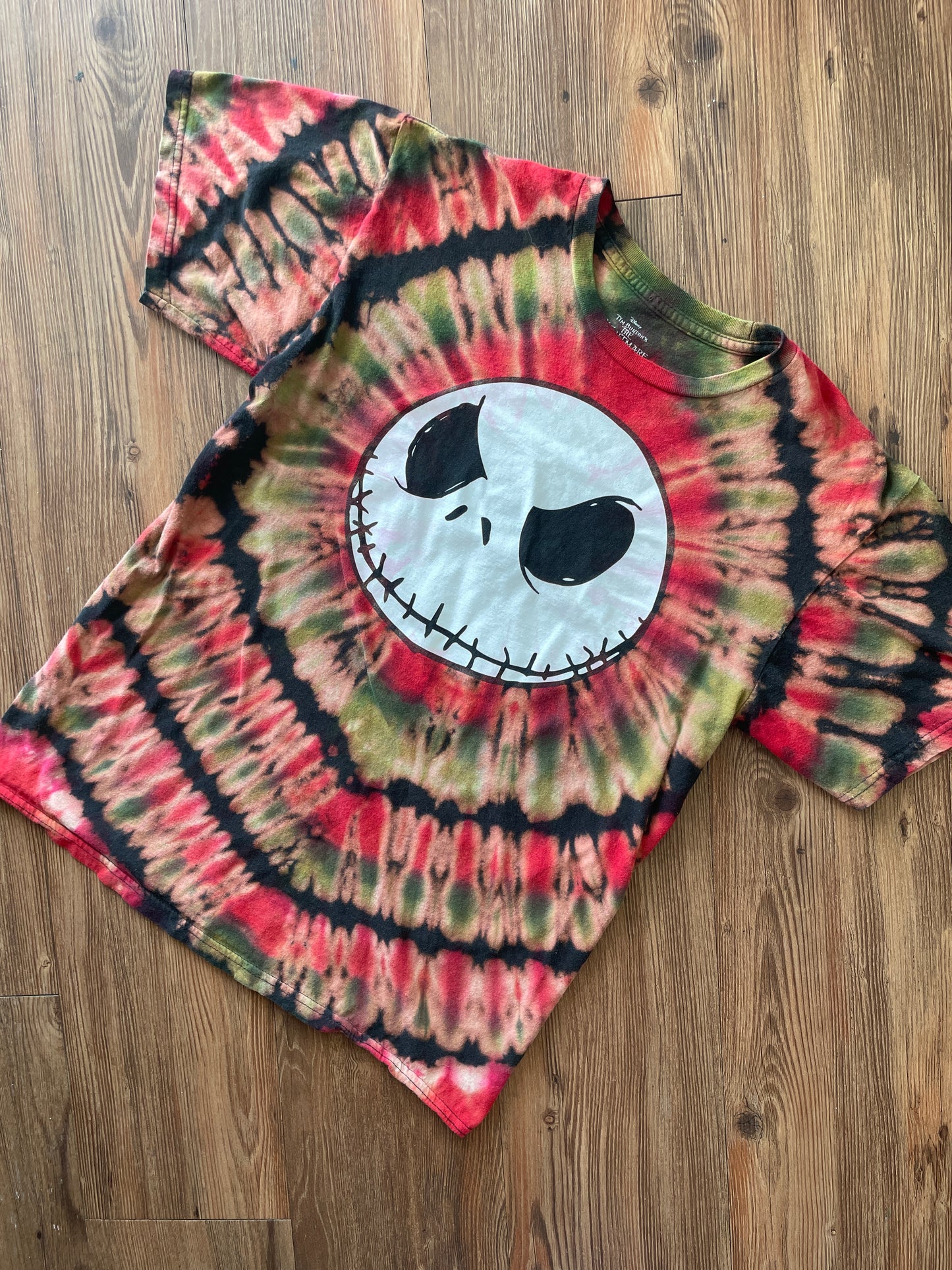 MEDIUM Men’s The Nightmare Before Christmas Reverse Tie Dye T-Shirt | Black, Green, and Red Pleated Tie Dye Short Sleeve Top