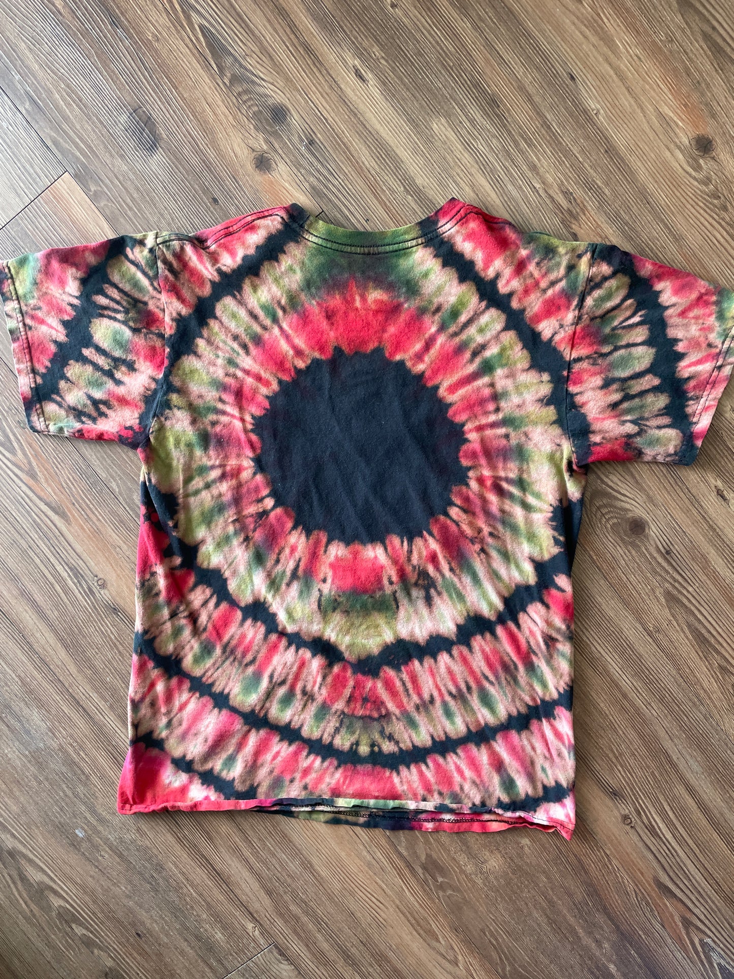 MEDIUM Men’s The Nightmare Before Christmas Reverse Tie Dye T-Shirt | Black, Green, and Red Pleated Tie Dye Short Sleeve Top