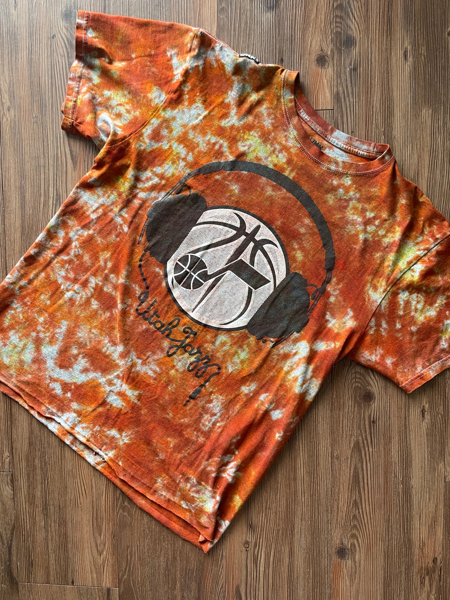 LARGE Men’s UNK Utah Jazz Basketball Headphones Tie Dye T-Shirt | Shades of Orange and Yellow Crumpled Fire Dye Short Sleeve Top