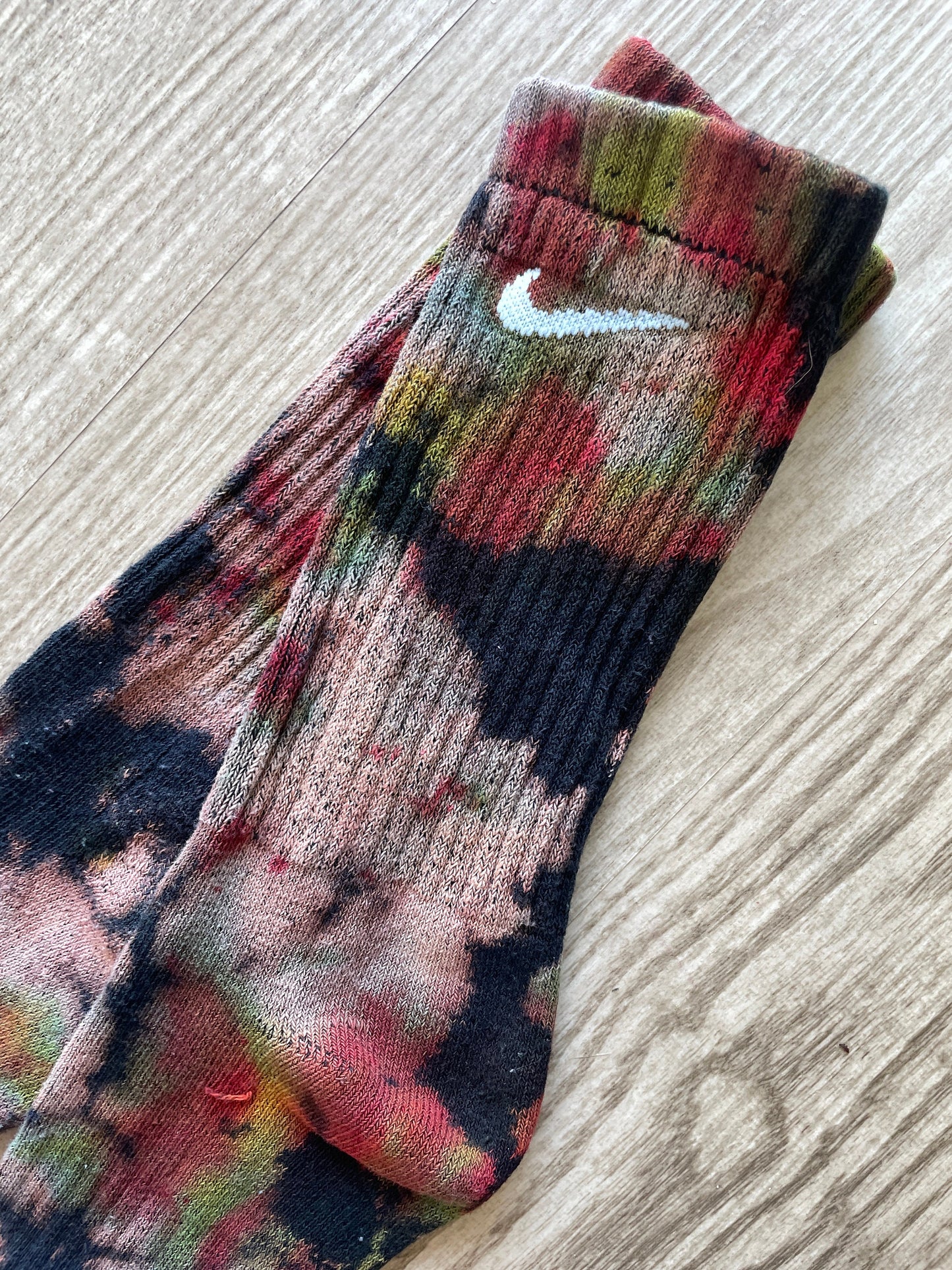 NIKE Socks Hand Dyed Black, Red, and Green Tie Dye Nike Dri-FIT Everyday Cushioned Crew Socks - Size Medium (Men's 6-8/Women's 7-10)