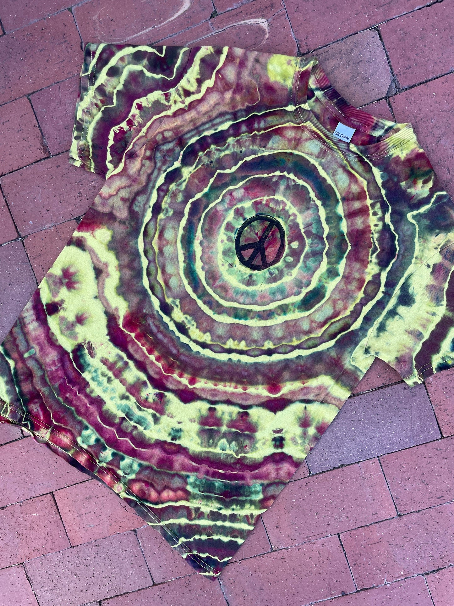 MEDIUM Men’s Hand-Printed Peace Sign Tie Dye Short Sleeve T-Shirt | One-Of-a-Kind Upcycled Yellow and Green Geode Graphic Tee