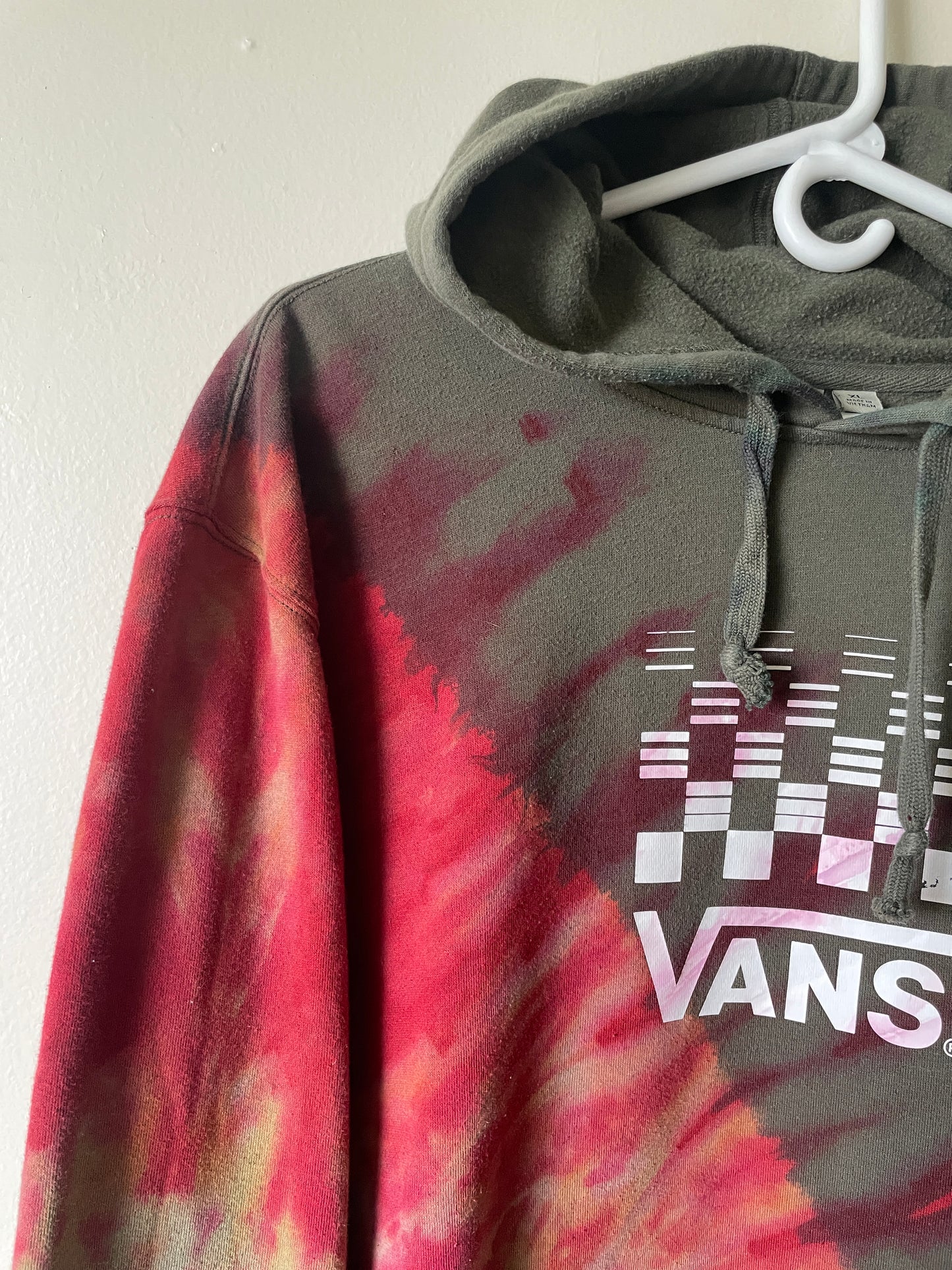 XL Men's Vans Checkerboard Half-and-Half Reverse Tie Dye Long Sleeve Hoodie | One-Of-a-Kind Upcycled Olive Green and Red Sweatshirt