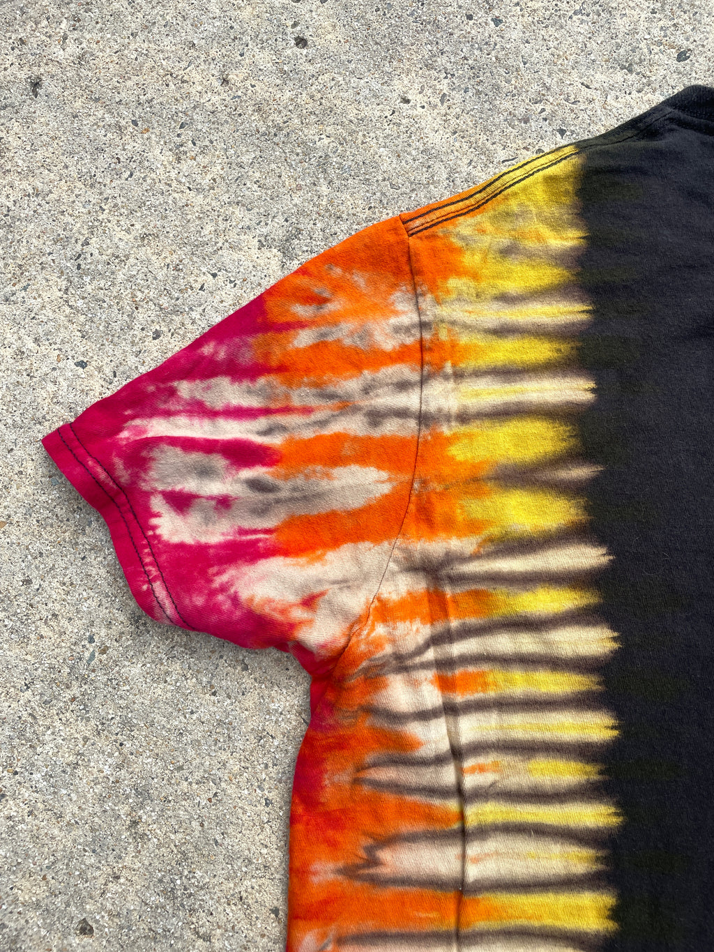 The Breakfast Club Pink, Orange, and Black Short Sleeve Tie Dye T-Shirt | Men's Medium