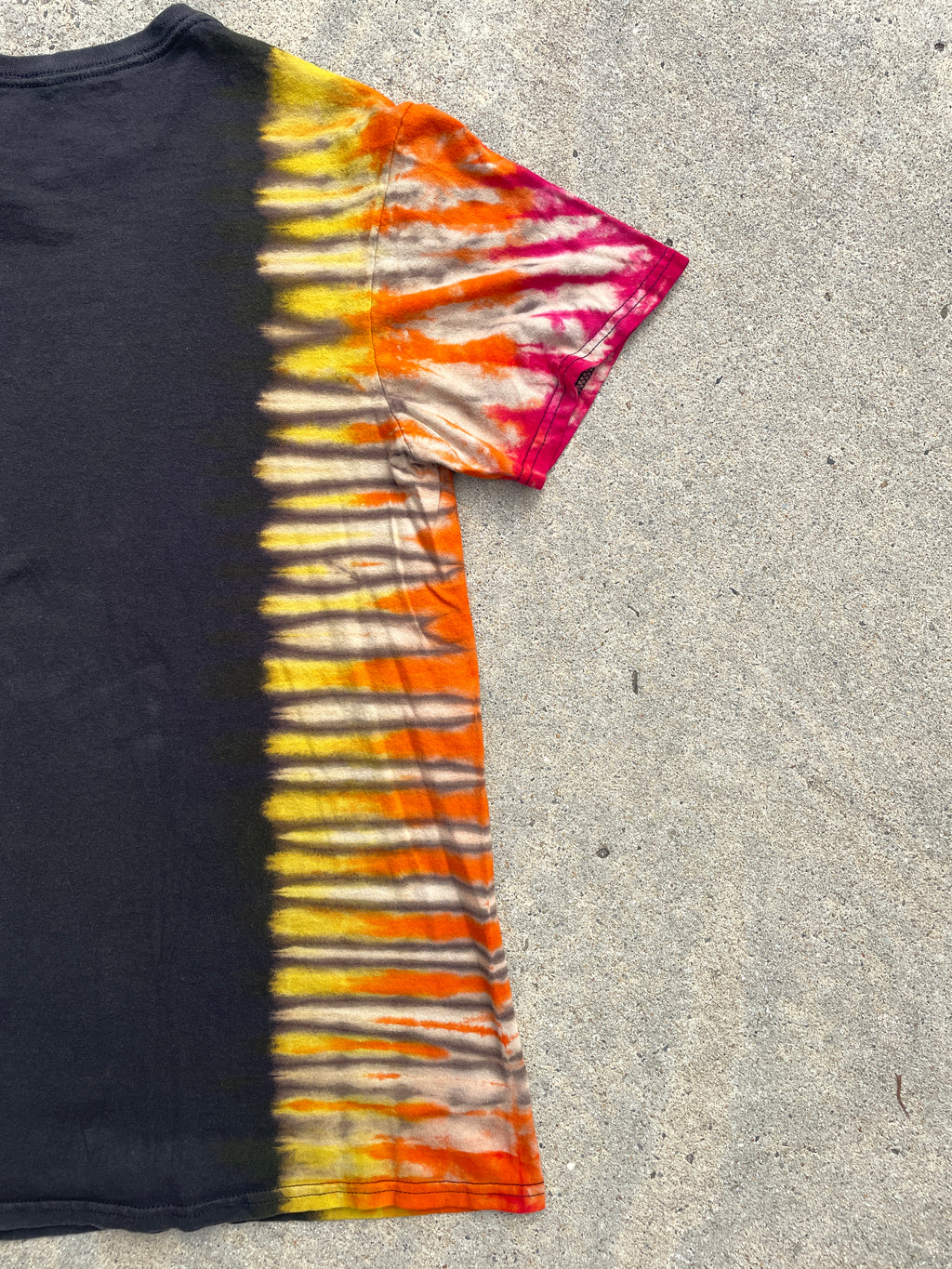 The Breakfast Club Pink, Orange, and Black Short Sleeve Tie Dye T-Shirt | Men's Medium