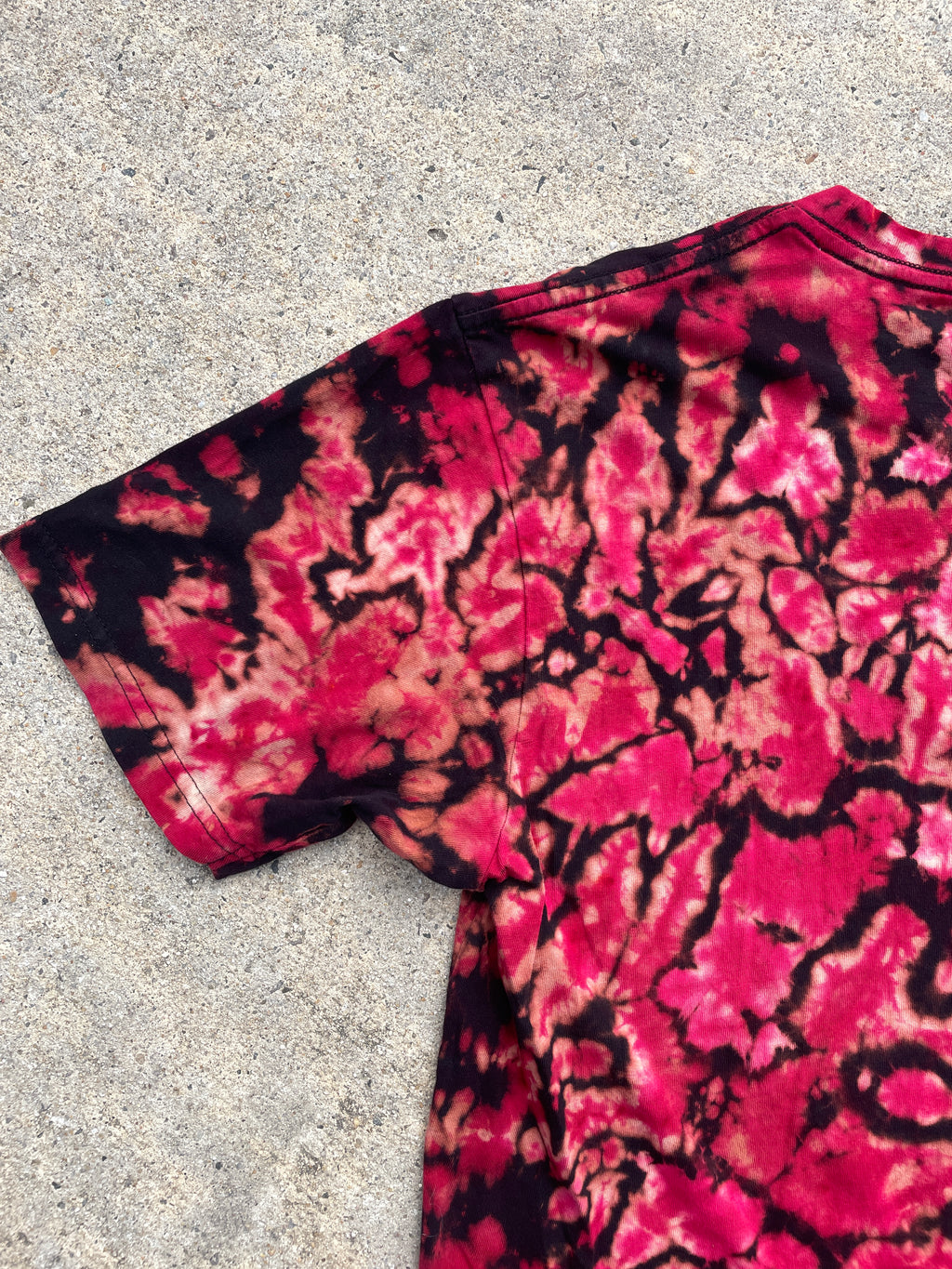 Tupac Shakur Red and Black Short Sleeve Tie Dye T-Shirt | Men's Medium