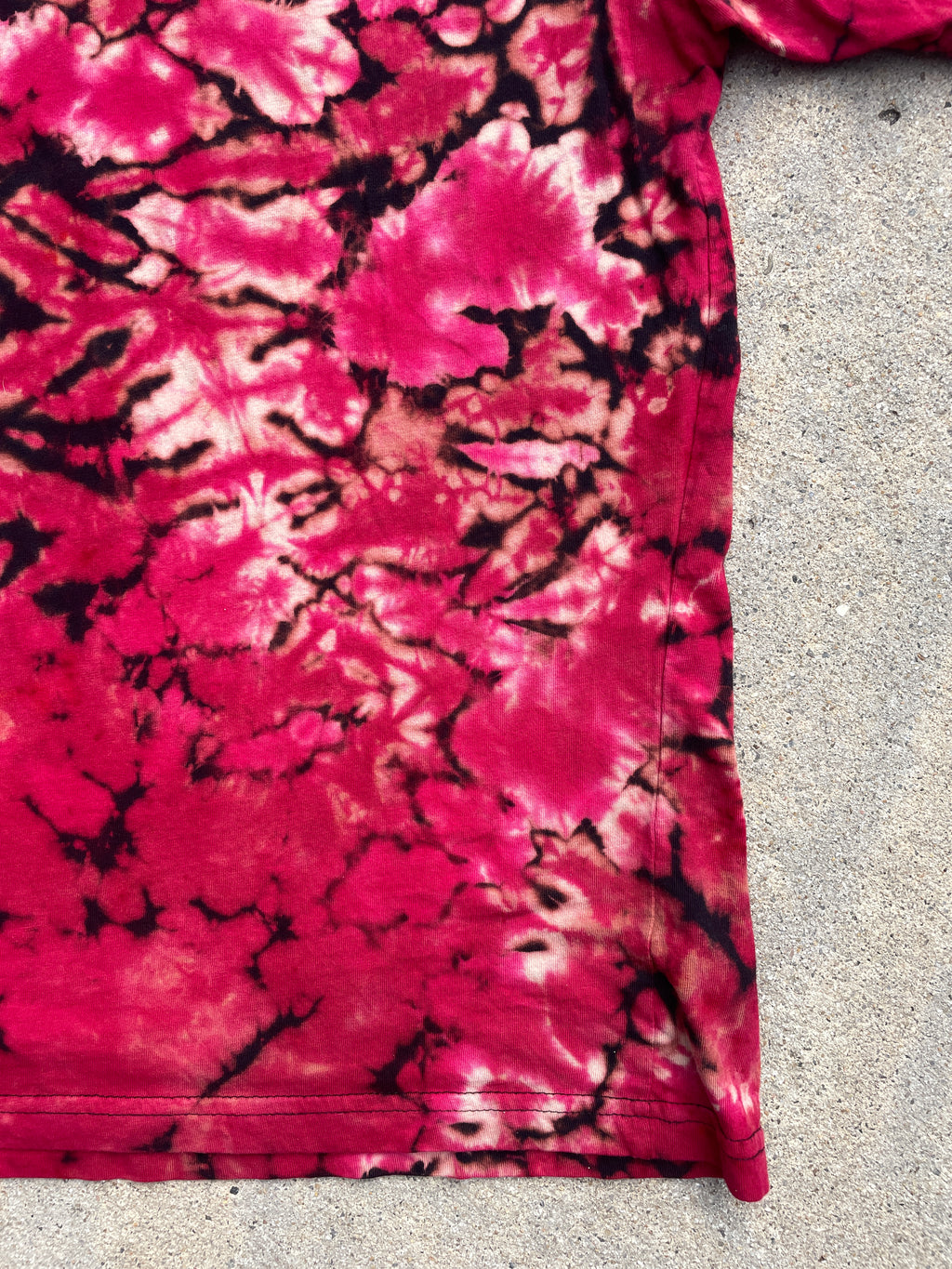 Tupac Shakur Red and Black Short Sleeve Tie Dye T-Shirt | Men's Medium